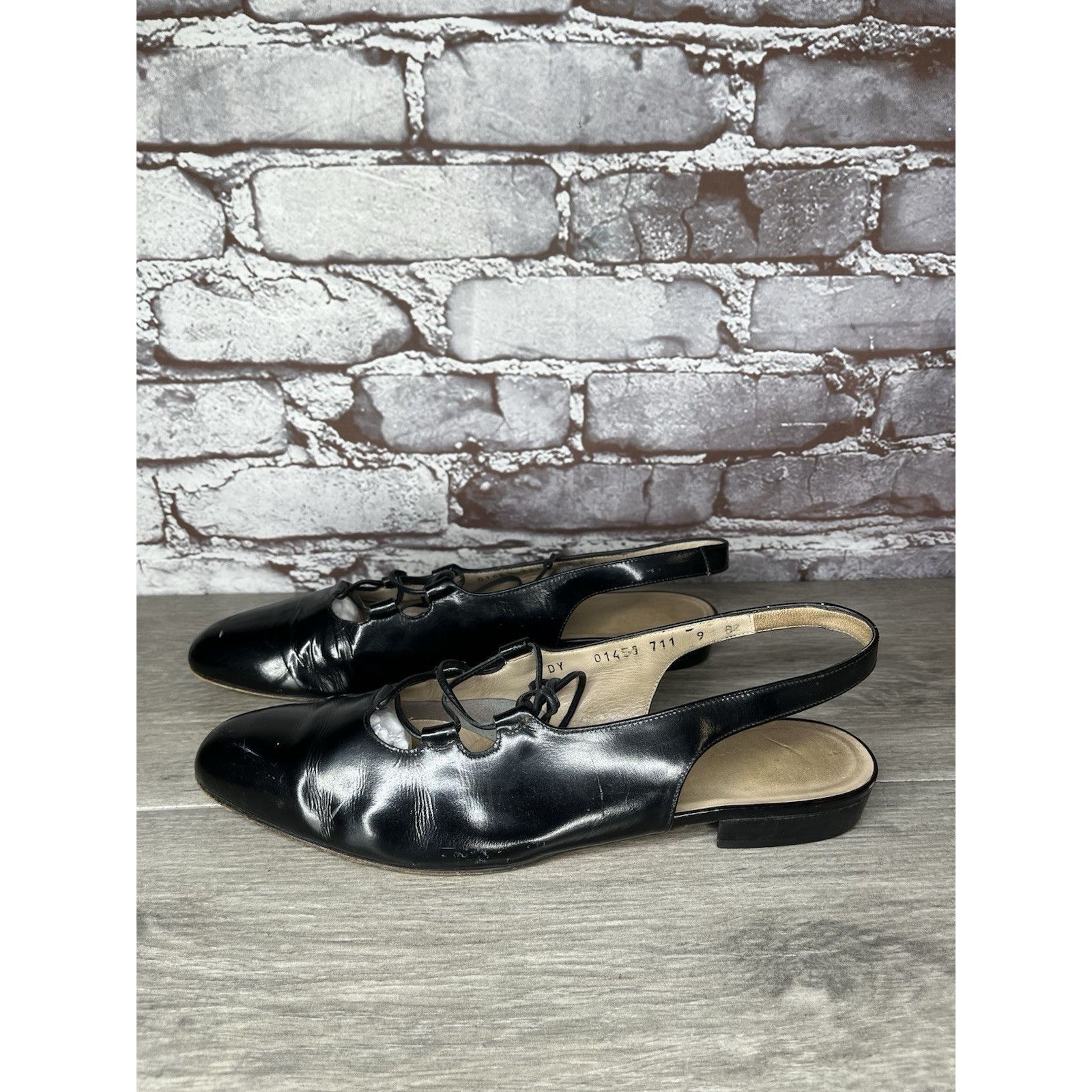 Salvatore Ferragamo Salvatore Ferragamo Boutique Black Patent Leather Pumps Shoe Size US 9 / IT 39 - 15 Thumbnail