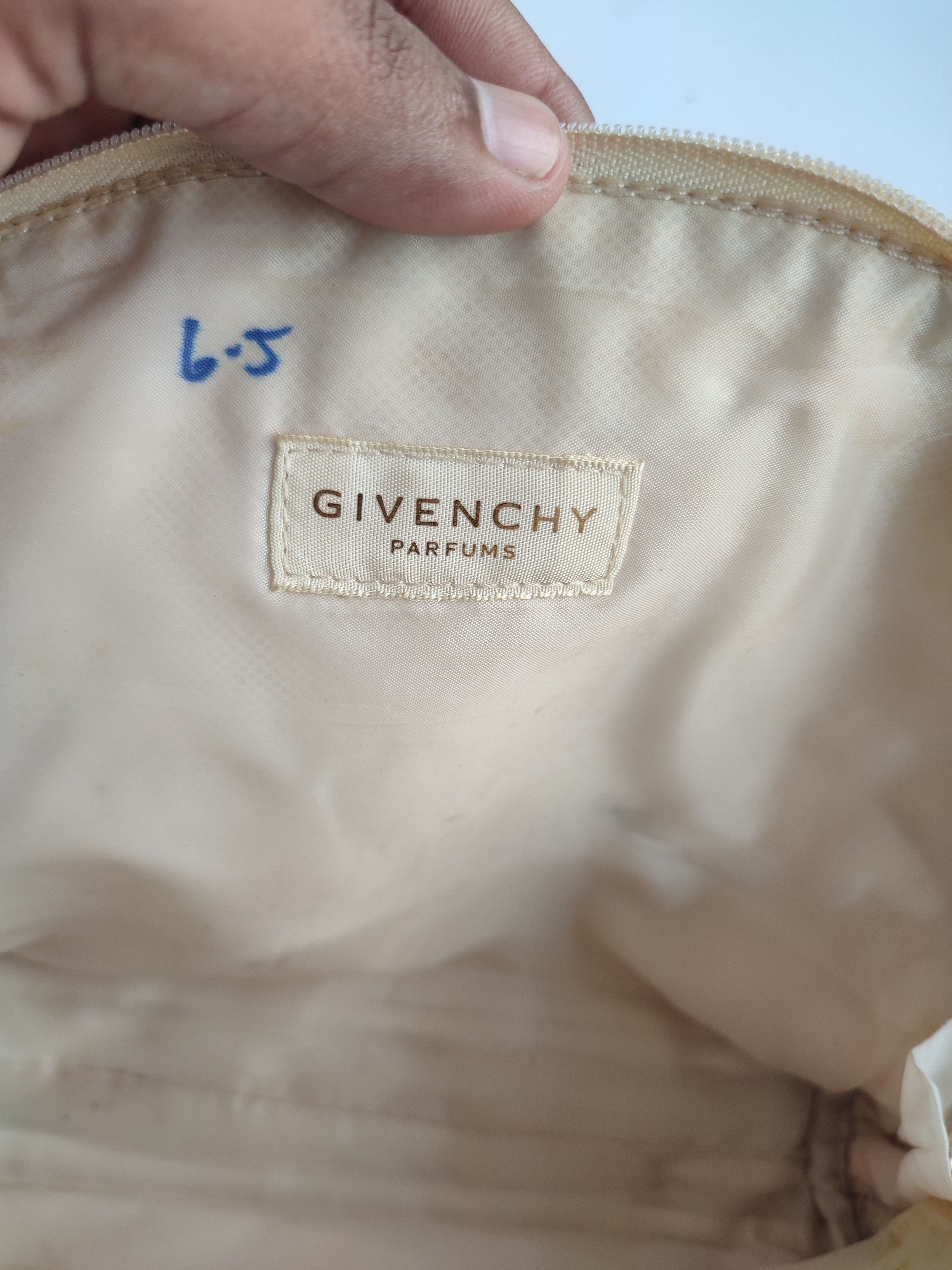Givenchy Authentic Givenchy gold cosmetic pouch Size ONE SIZE - 7 Thumbnail