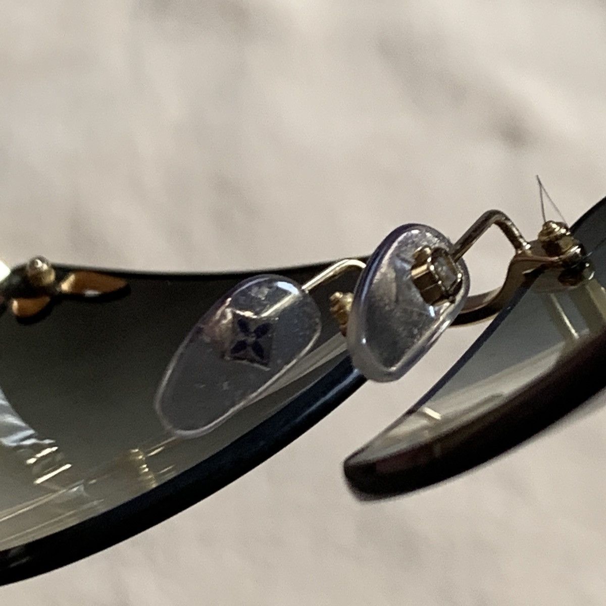 Louis Vuitton Louis Vuitton LV Monogram Gradient Z0589U Womens Sunglasses Size ONE SIZE - 14 Thumbnail