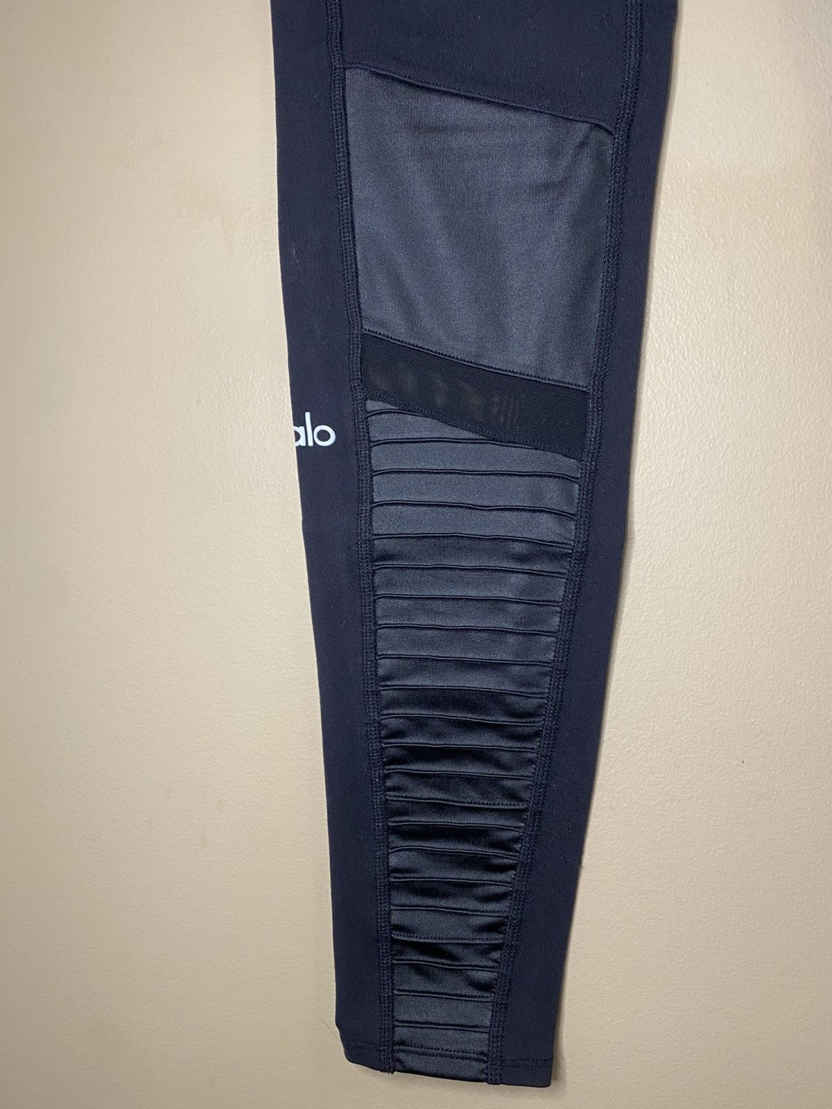 Alo Yoga ALO Yoga Black/Black Glossy High-Waist Moto Leggings Size 30" / US 8 / IT 44 - 11 Thumbnail