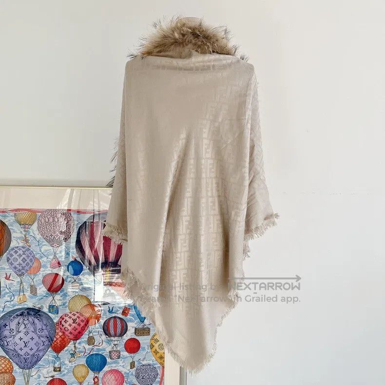 Fendi Fendi size 200*107 Fur Shawl Size ONE SIZE - 2 Thumbnail