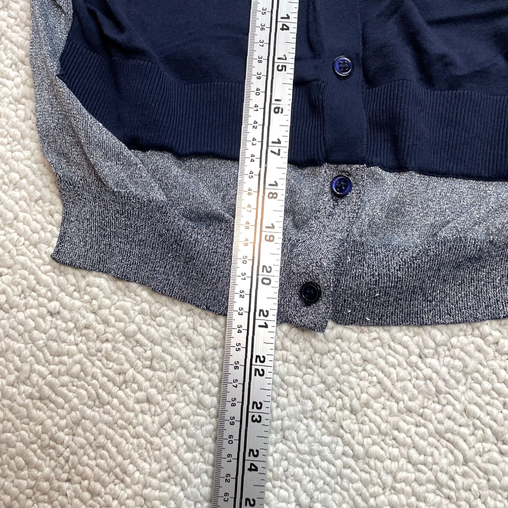Bcbgmaxazria VINTAGE BCBGMAXAZRIA Cardigan Sweater Womens Medium Navy Combo Blue Silk Button Up Soft Size M / US 6-8 / IT 42-44 - 4 Thumbnail