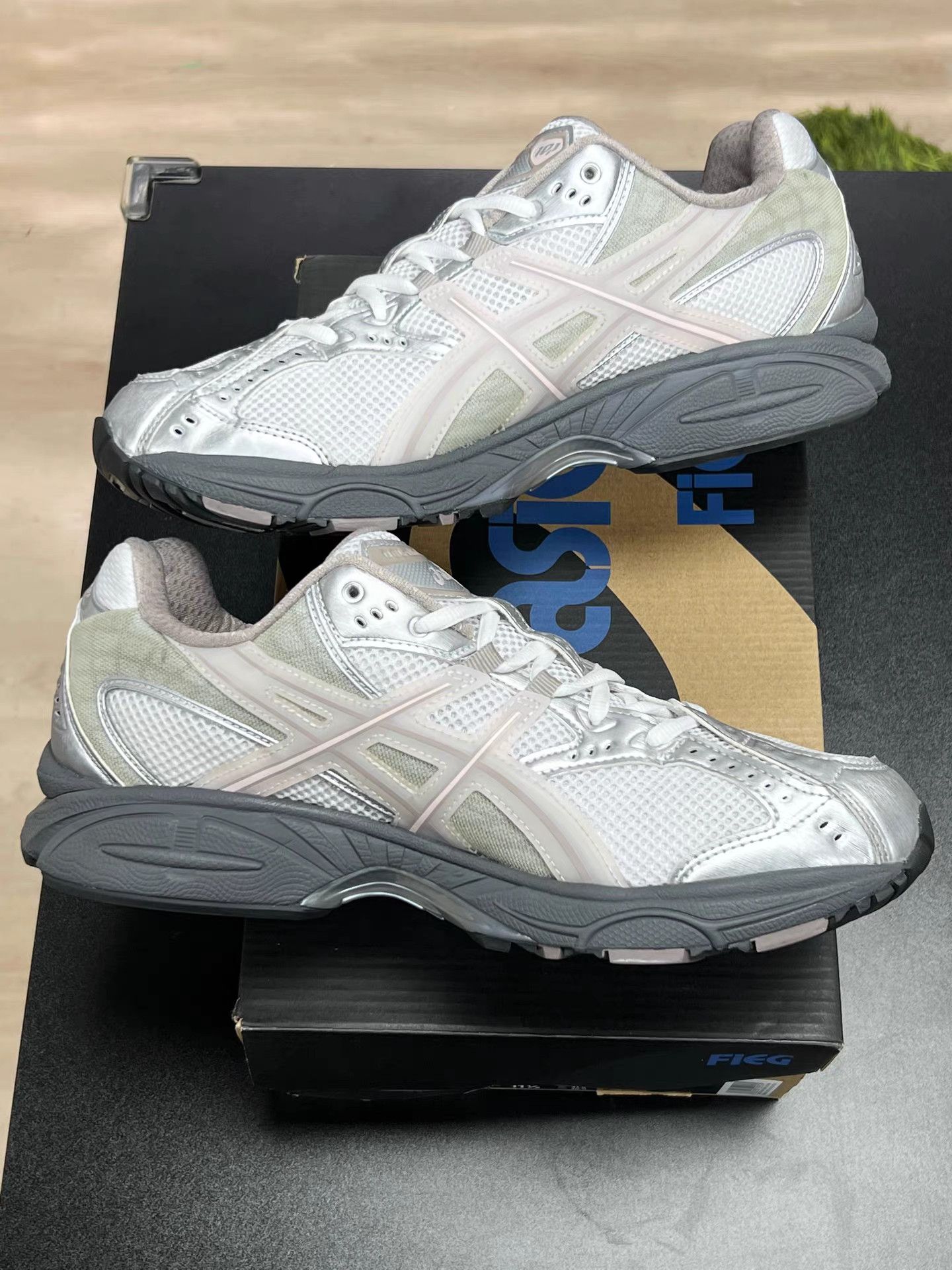 Asics KITH ASICS Gel-Nimbus Off-White Sneakers K15 Size US 11 / EU 44 - 6 Thumbnail