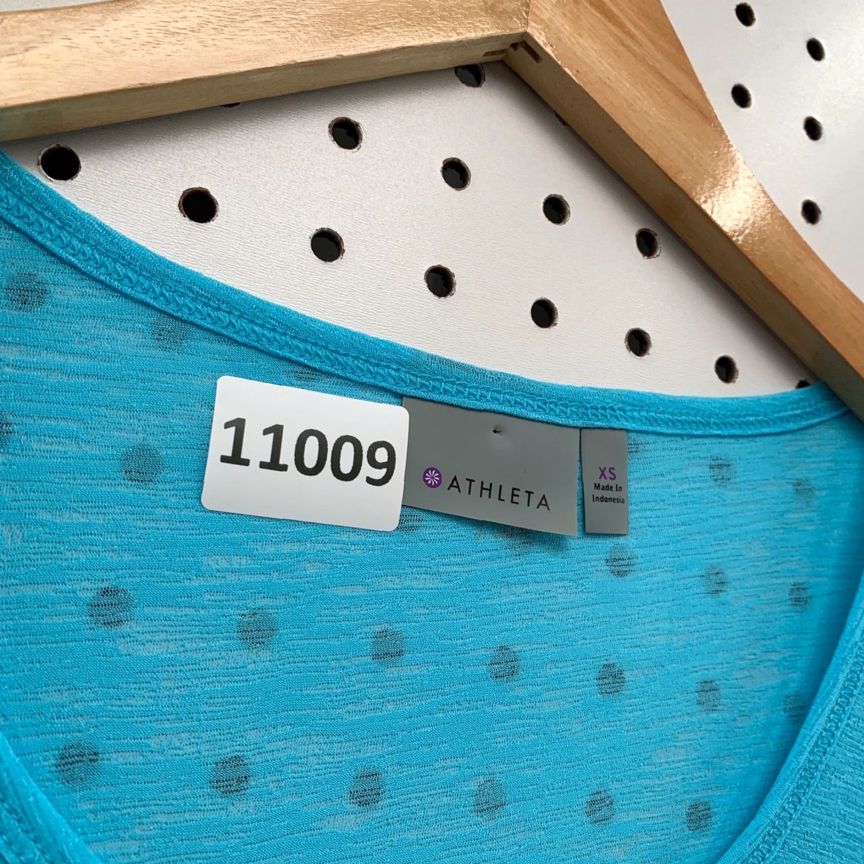 Athleta Athleta Women's Tank Top Blue Lightweight Semi-Sheer Sleeveless Size XS Shirt Adult Womens Athleisure Tank Top Size XS / US 0-2 / IT 36-38 - 4 Thumbnail