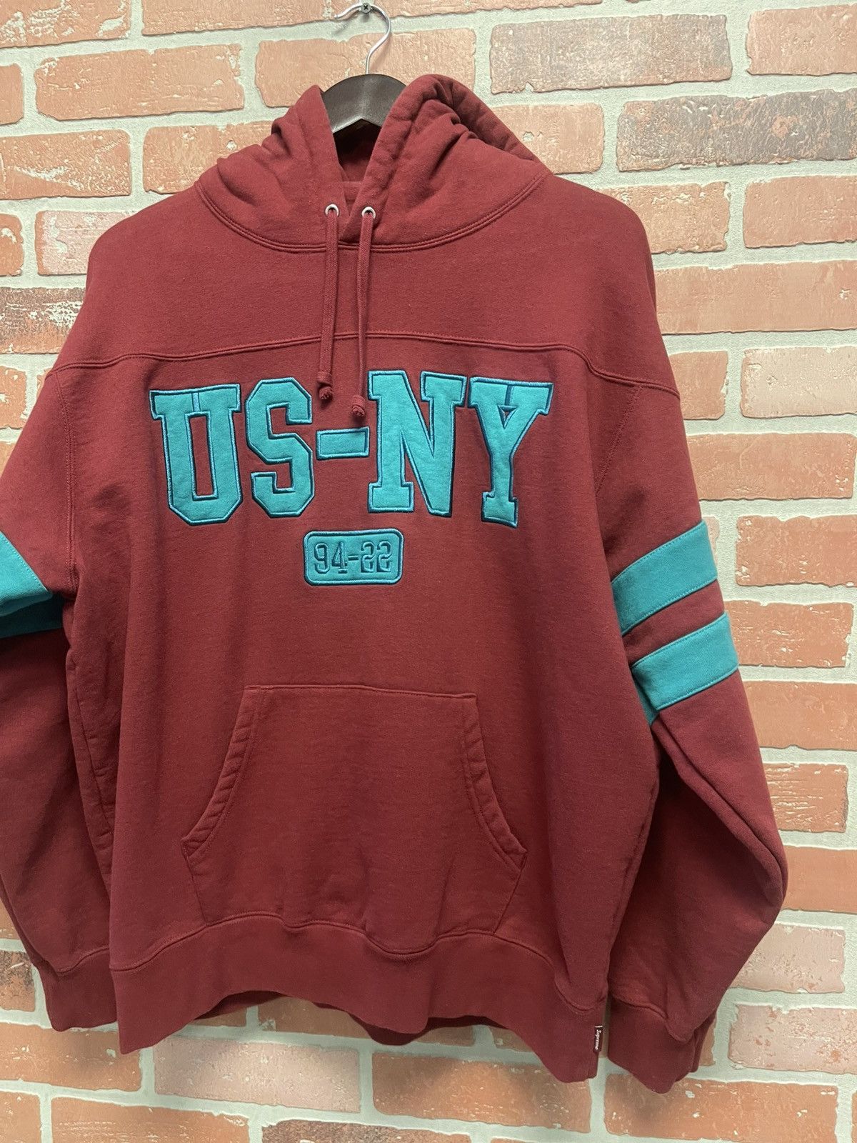Supreme Size M - Supreme US-NY Red Hoodie Brand New! Size US M / EU 48-50 / 2 - 3 Thumbnail