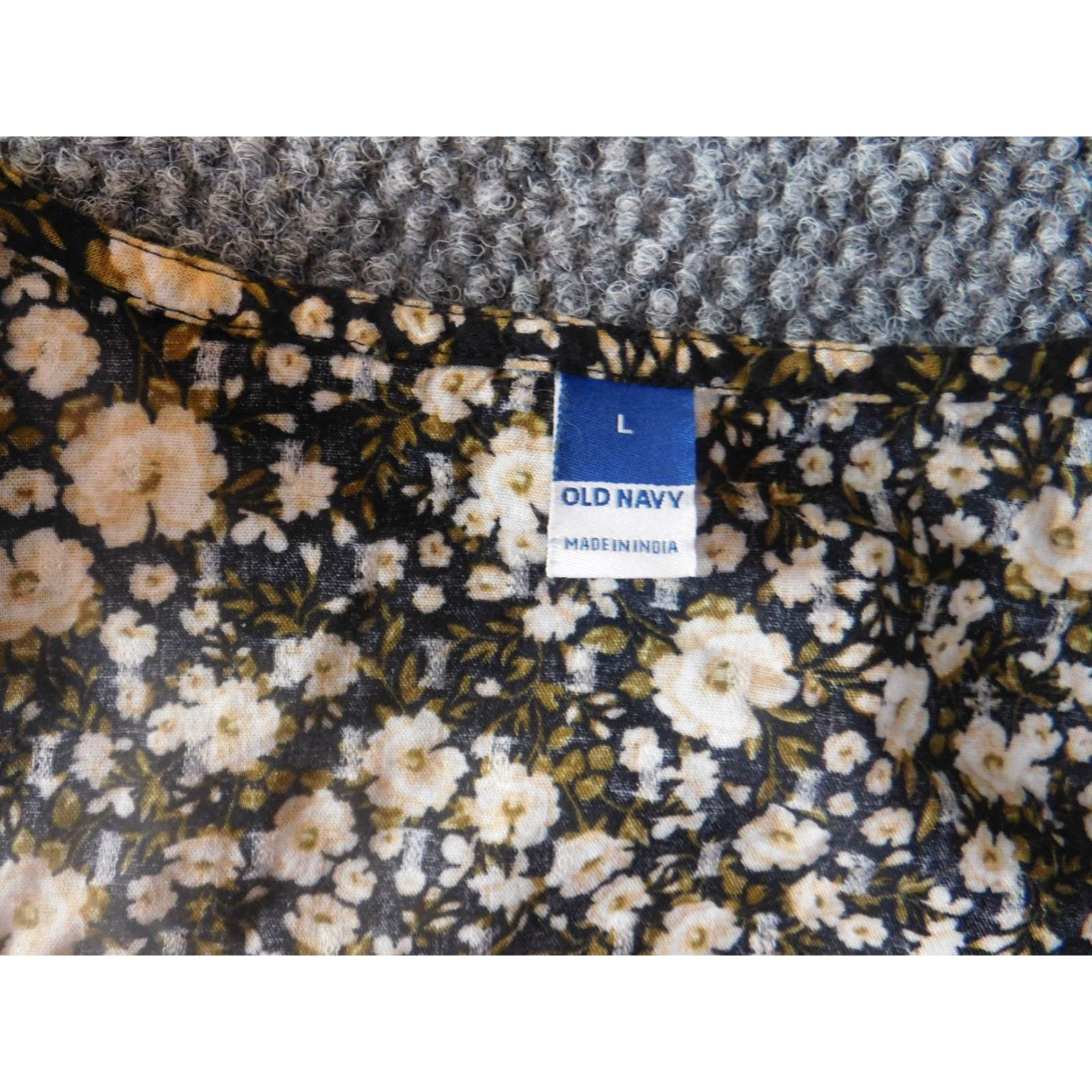 Old Navy Old Navy Womens Blouse L Black Floral Button-Up Casual Pulse? Size L / US 10 / IT 46 - 6 Thumbnail
