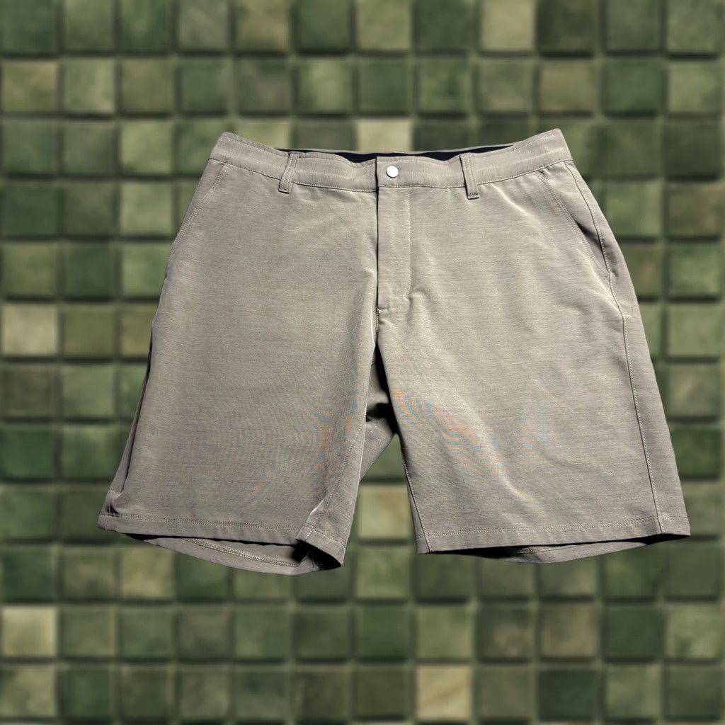 Vintage BYLT Kinetic Shorts Mens XL Heather Beige Golf Stretch Magnetic Pocket Casual Chino 9in Inseam Athletic Pockets Logo Size US 36 / EU 52 - 1 Thumbnail