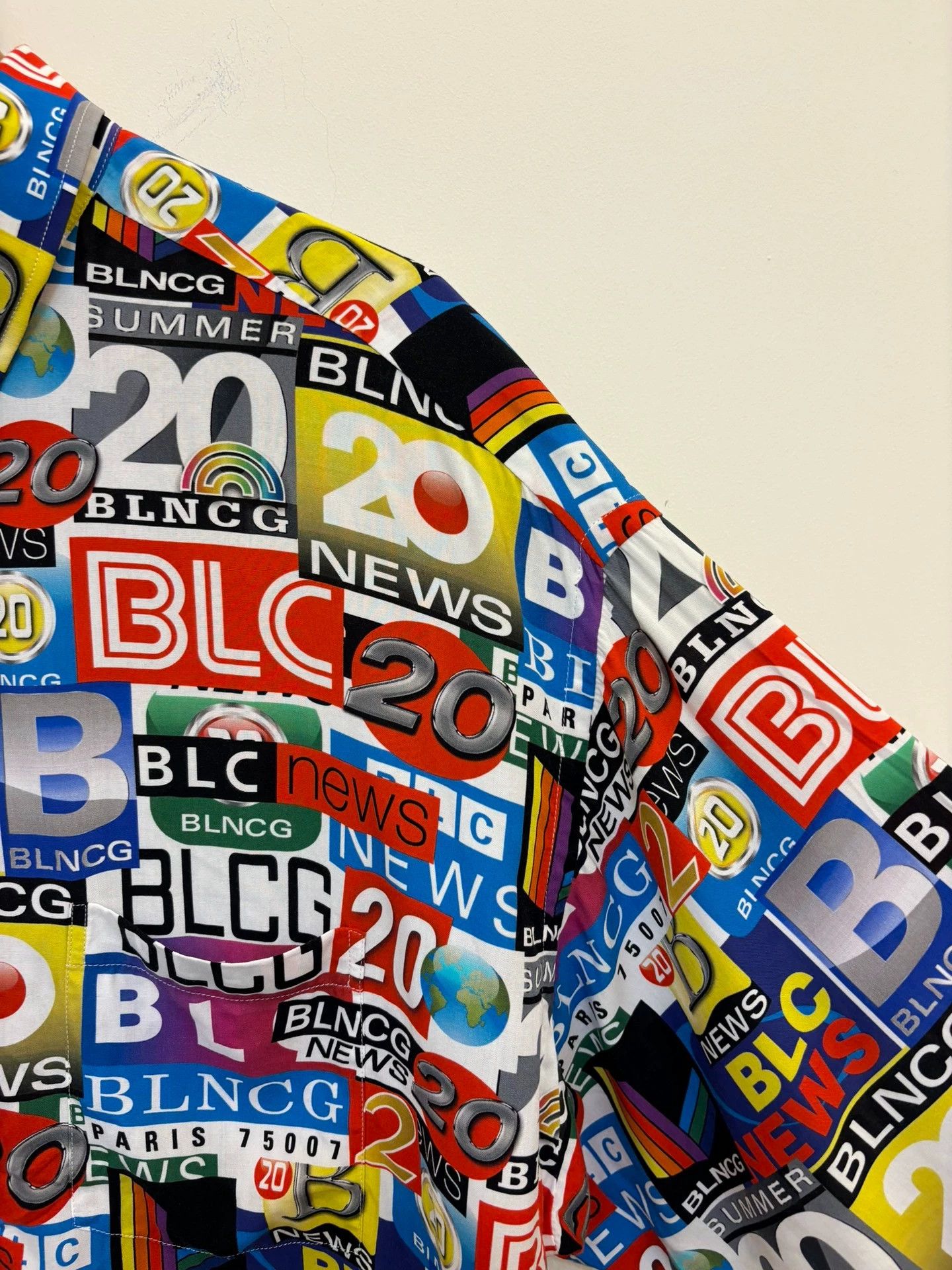 Balenciaga Balenciaga News Channel Logo Oversized Shirt 39 (M) 95% New Size US M / EU 48-50 / 2 - 3 Thumbnail