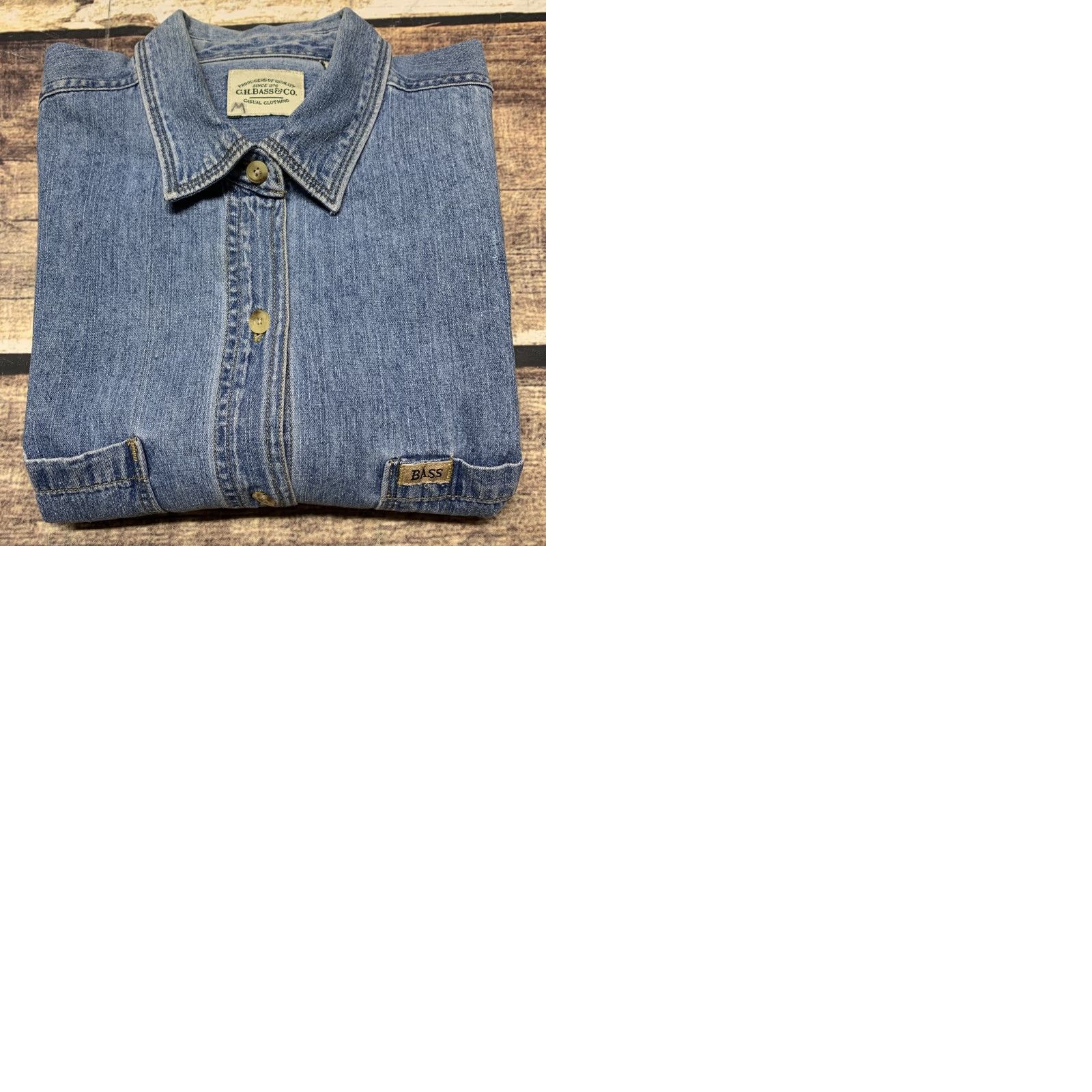 Vintage G.H. Bass Woman’s Button-Up Shirt Sky Blue Size Small 2 Front Pockets Bass Tab Womens Shirt Regular Size S / US 4 / IT 40 - 9 Thumbnail