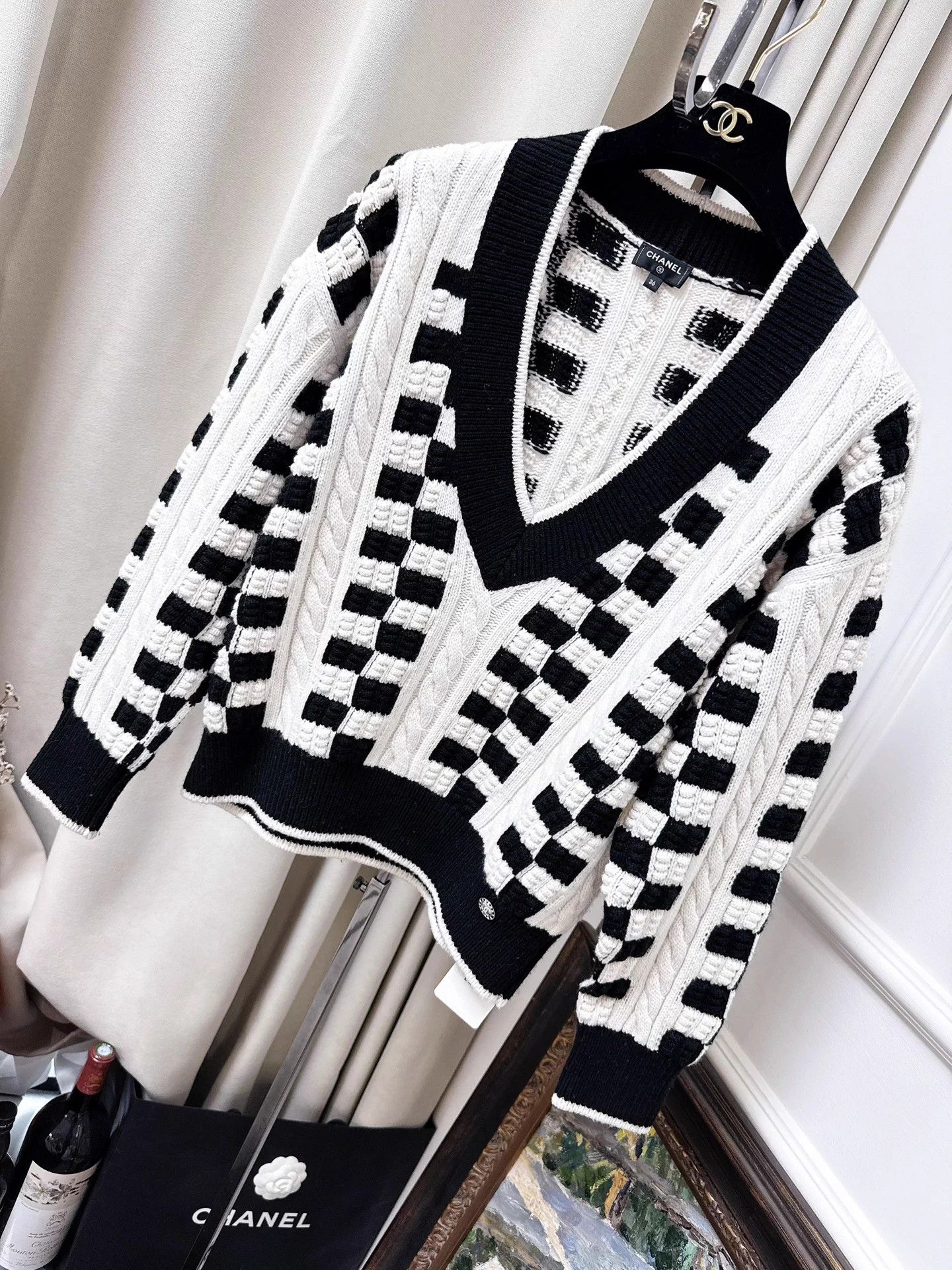 Chanel Chanel 23C B&W V-neck Mosaic Racing Check Pullover 36 Size XS / US 0-2 / IT 36-38 - 1 Thumbnail