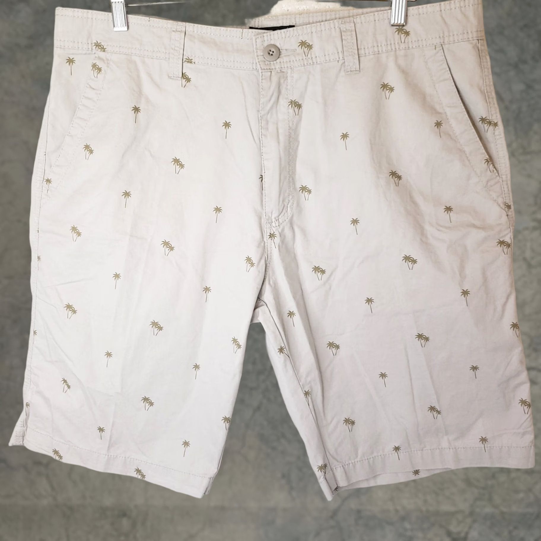 Vintage Cargo Supplies Mens Shorts 38 Beige Palm Tree Pattern Flat Front Button Closure Cargo Size US 38 / EU 54 - 1 Thumbnail