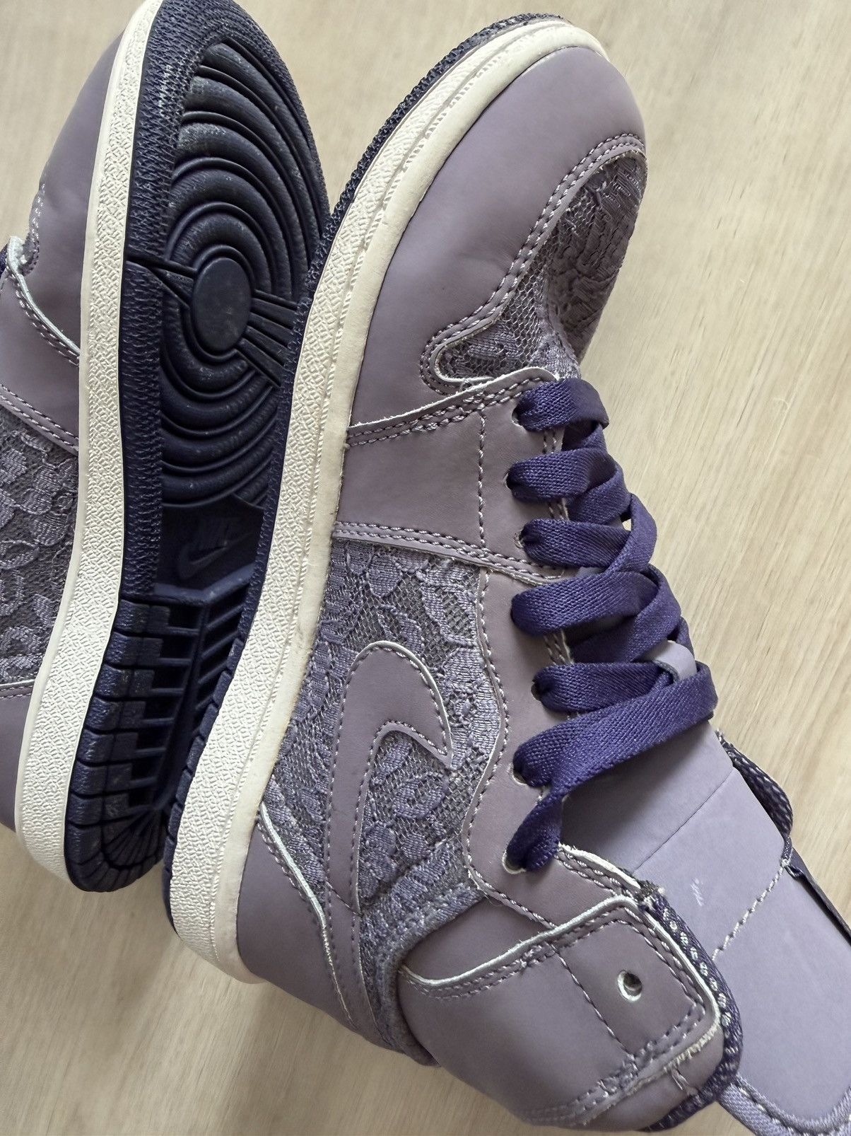 Nike 2010 Air Jordan 1 Purple Daybreak Lace Sz 2.5y w/ OG box Size US 5 / IT 35 - 4 Thumbnail