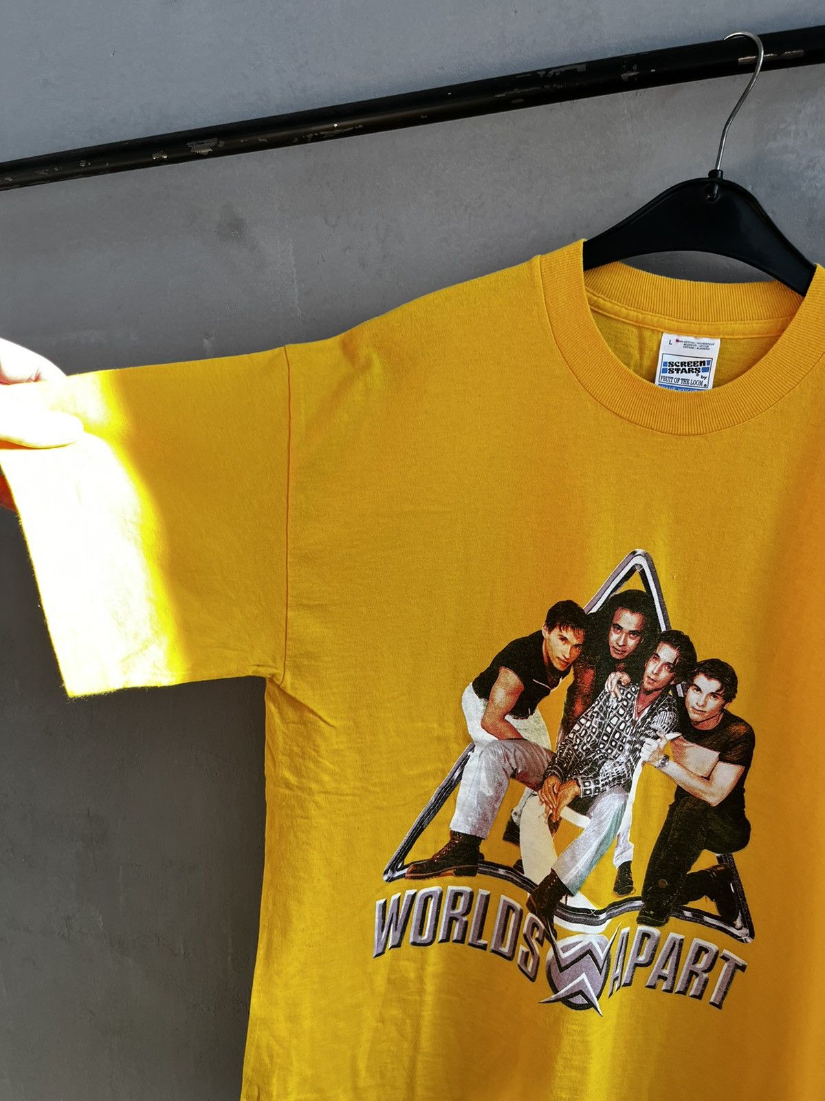 Band Tees × Rap Tees × Vintage Vintage90s Worlds Apart T-shirt Size US L / EU 52-54 / 3 - 5 Thumbnail