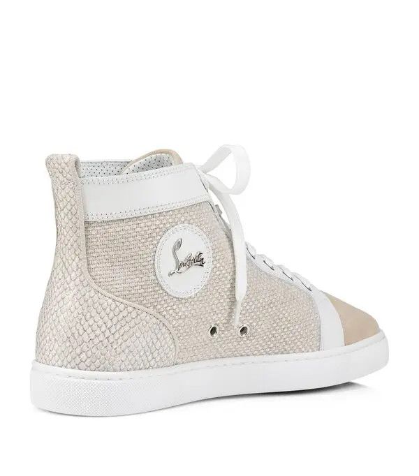 o1bcso1str0825 Louis Orlato in Beige