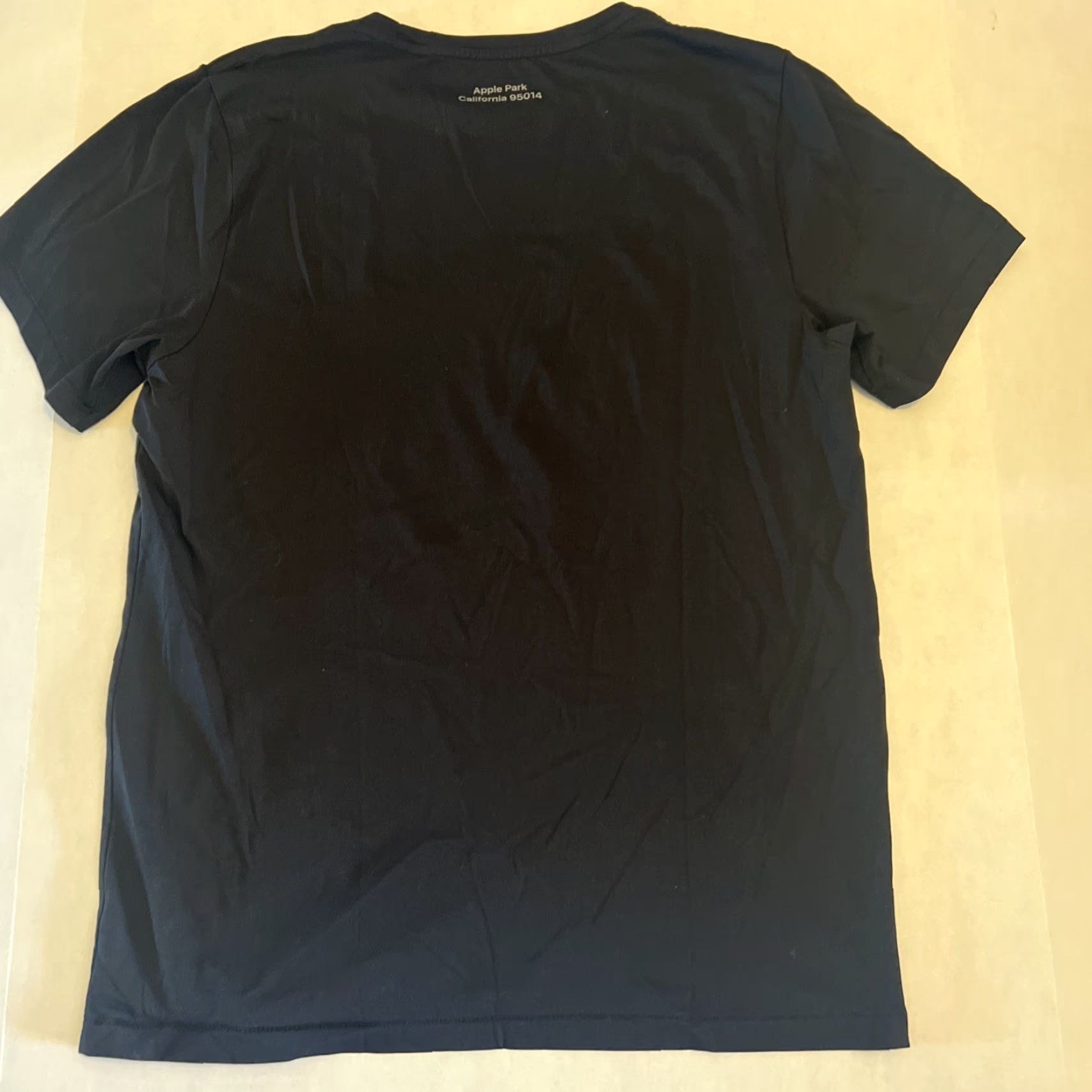 Apple NWOT Apple Park Logo California HQ Offices Parking 95014 Shirt Medium Men Black Cotton Graphic Print Tee Size US M / EU 48-50 / 2 - 5 Thumbnail