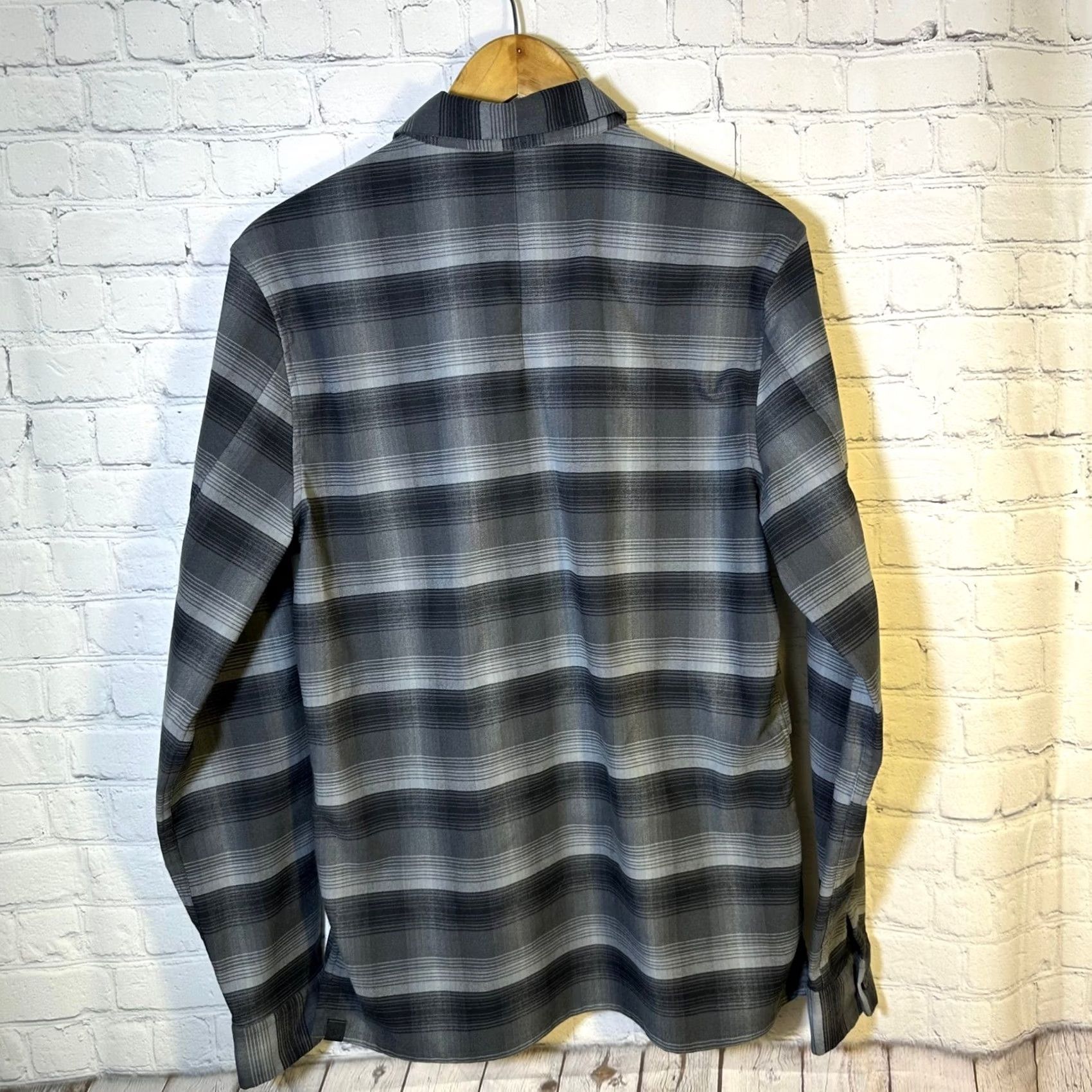 Lululemon Lululemon Mason Peak Long Sleeve Flannel Shirt Mens M Grey Black Plaid Button-Up Pocket Zipper Moisture Wicking Quick Dry Casual Outdoor Pastel? Size US M / EU 48-50 / 2 - 5 Thumbnail