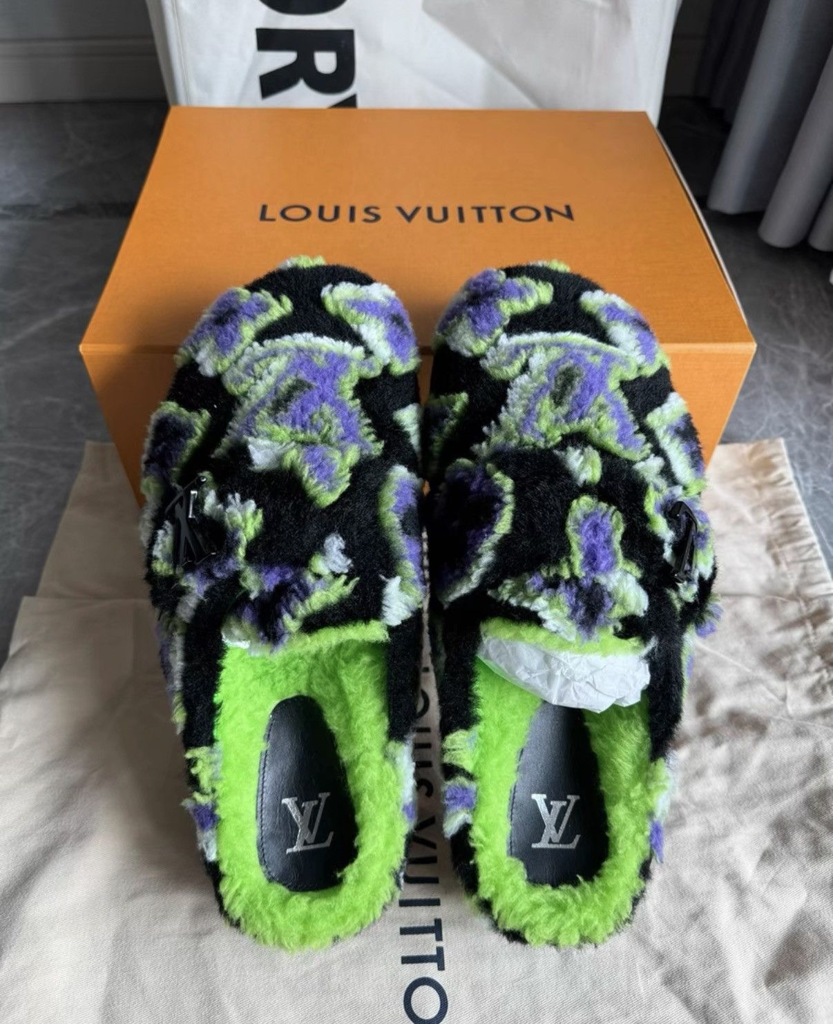 Louis Vuitton Louis Vuitton LV Easy Fur Slides, All-over Logo K6 Size US 8.5 / EU 41-42 - 6 Thumbnail