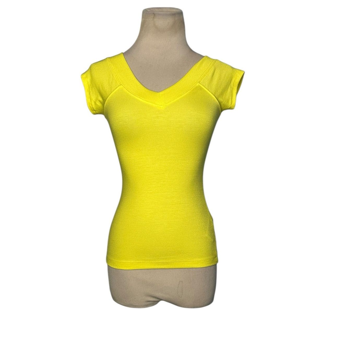 Bdg BDG yellow knit short sleeves v neck fitted top size Small Size S / US 4 / IT 40 - 1 Thumbnail