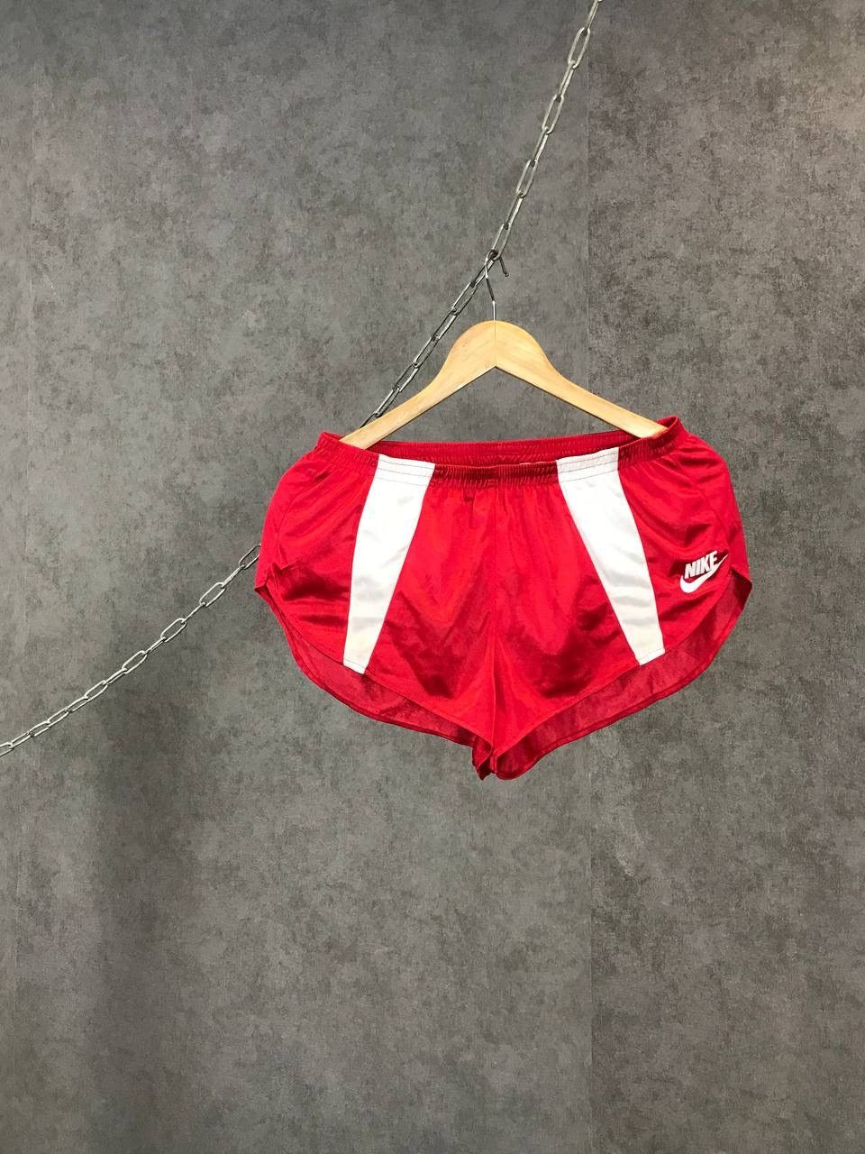 Nike Nike swoosh vintage sportwear shorts Size US 32 / EU 48 - 1 Thumbnail