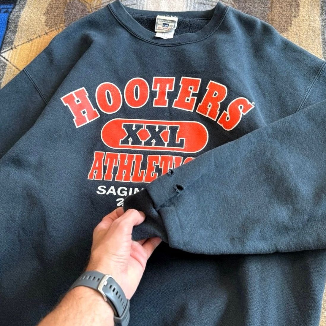 Lee VINTAGE Hooters Athletics Crewneck Sweatshirt Large Heavyweight Black 90s Mens Size US L / EU 52-54 / 3 - 5 Thumbnail