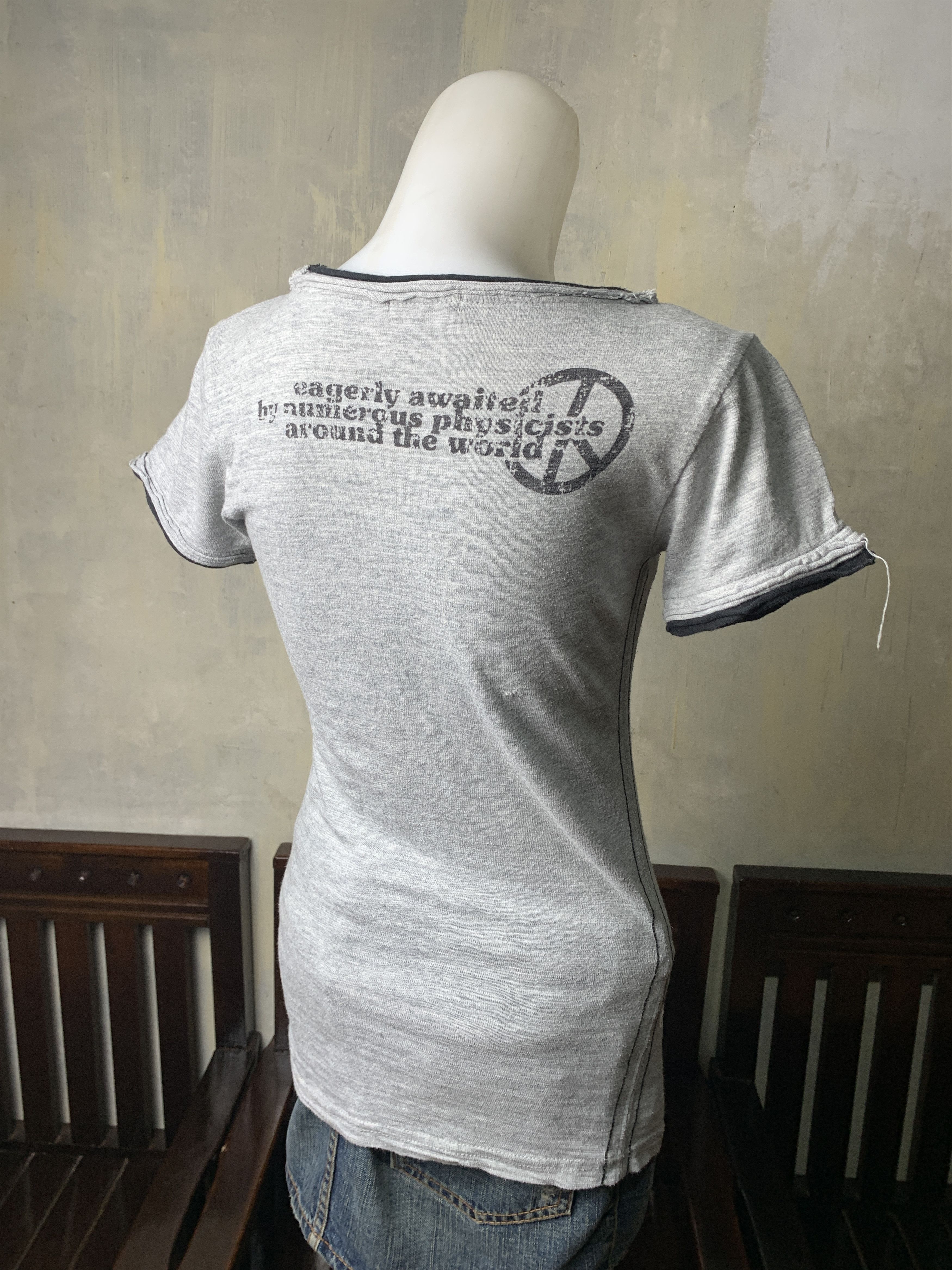 Japanese Brand 2000s Sweet Agnes Gray Peace Quotes Tee (S) Size S / US 4 / IT 40 - 3 Thumbnail