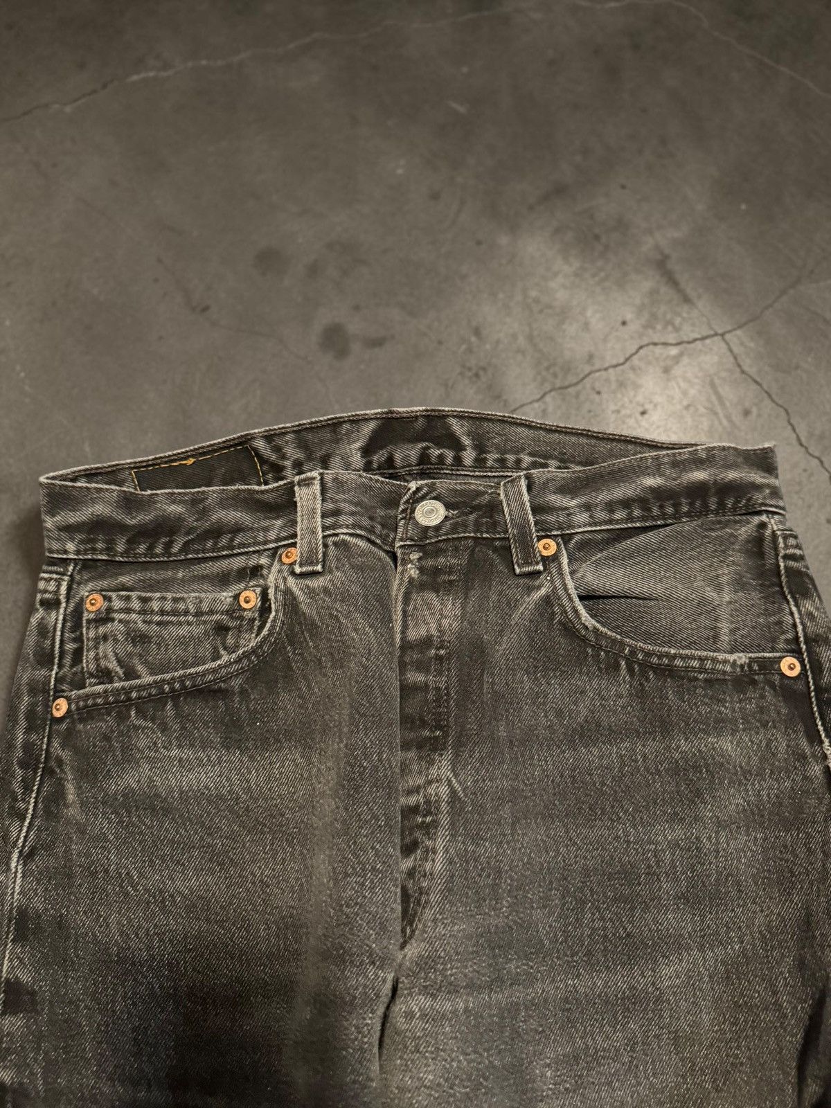 Levi's Vintage Destroyed Black Levi's Faded Jeans Size US 31 - 3 Thumbnail