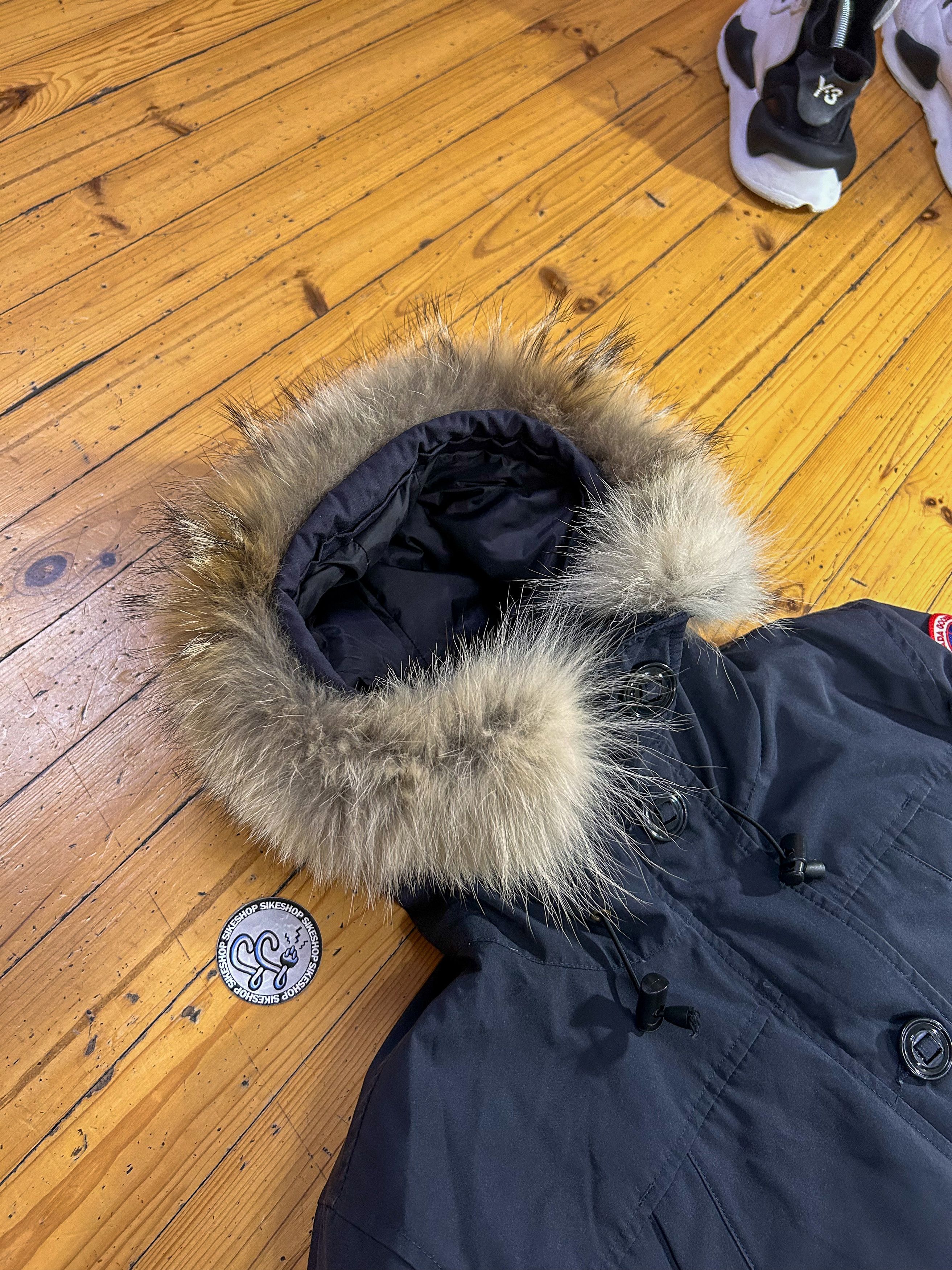 Canada Goose Canada Goose Montebello navy blue puffer with coyote fur Size XL / US 12-14 / IT 48-50 - 3 Thumbnail