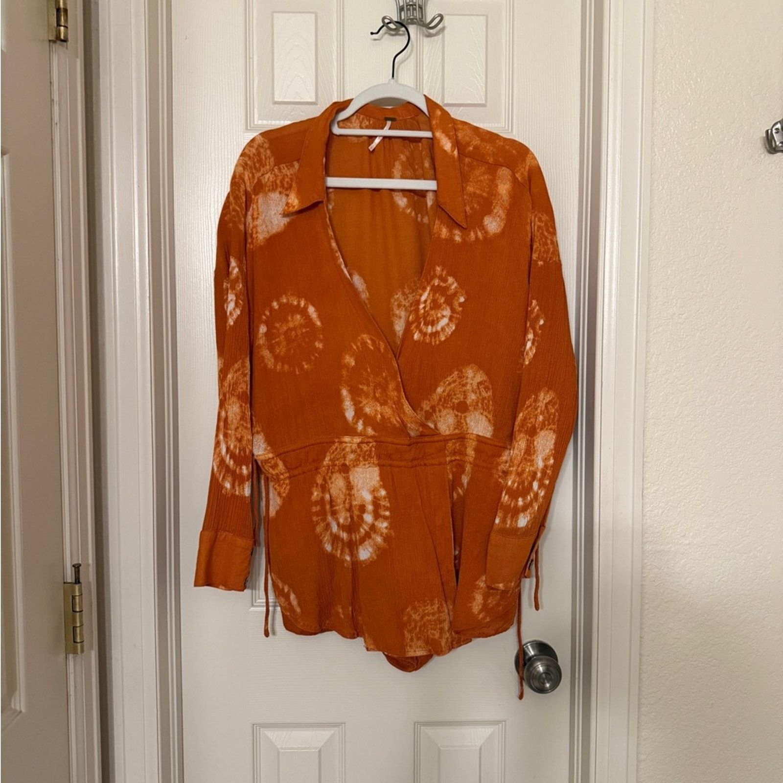 Free People FREE PEOPLE MARLA PRINTED SHORTALL TIE DYE ROMPER IN SIENNA Size 26" / US 2 / IT 38 - 5 Thumbnail