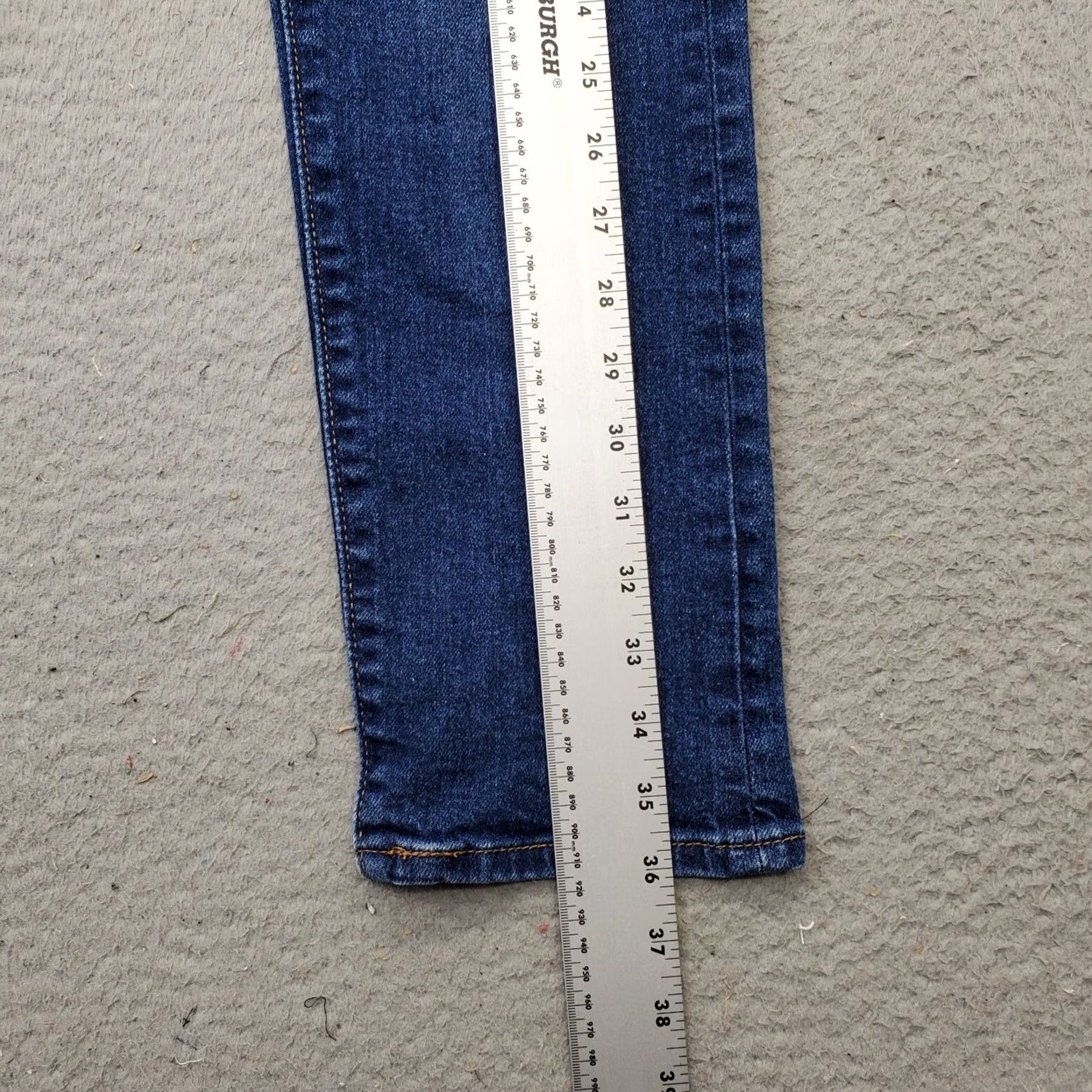 Levi's Levi's Jeans Women's 24x28 Blue Denim Pockets Red Tab Wedgie Straight Button Fly Jeans Womens Size 24 26.25" Inseam 36" Outseam 5-Pocket Design Size 42" / US 20 - 3 Thumbnail