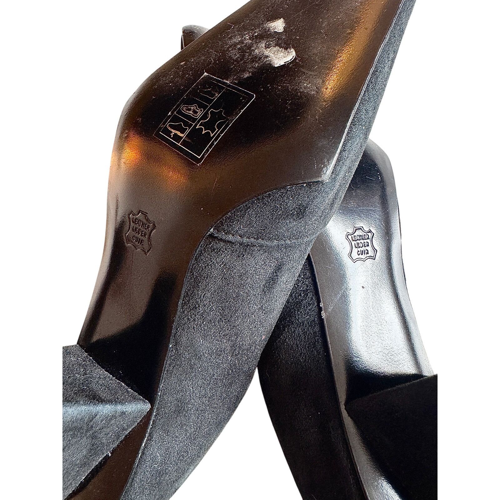 Robert Clergerie ROBERT CLERGERIE BLACK SUEDE POINTED TOE TRIANGLE HEEL PUMPS Size US 8.5 / IT 38.5 - 5 Thumbnail