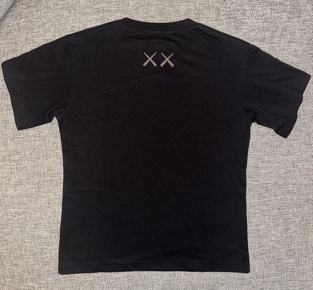 Kaws (Kids Size Small) KAWS x Uniqlo UT Short Sleeve Graphic Tee Size US XXS / EU 40 - 4 Thumbnail