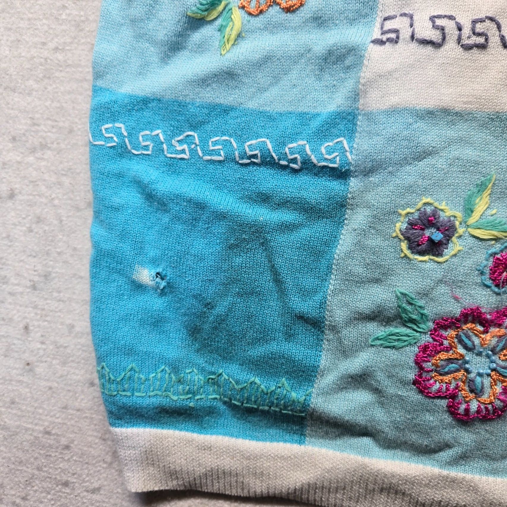Vintage Alfred Dunner Sweater Embroidered Floral Flowers Beaded Ramie Adult Women Size M Size M / US 6-8 / IT 42-44 - 4 Thumbnail