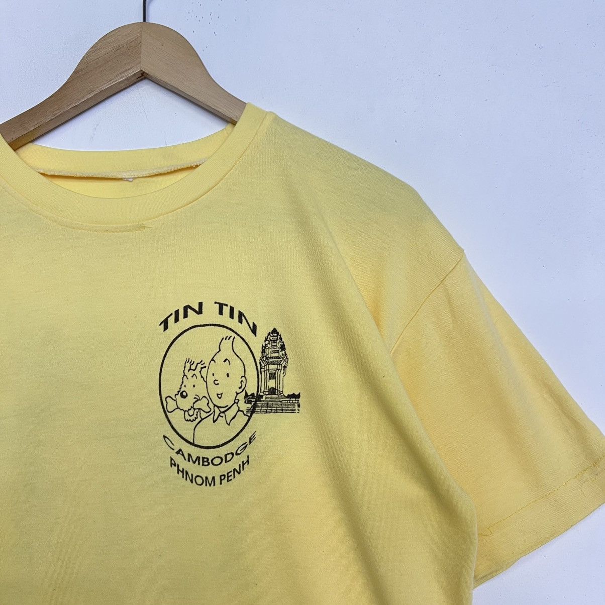 Cartoon Network Vintage TINTIN Cambodge Phom Penh Cartoon Backhitt Tshirt Size US M / EU 48-50 / 2 - 4 Thumbnail
