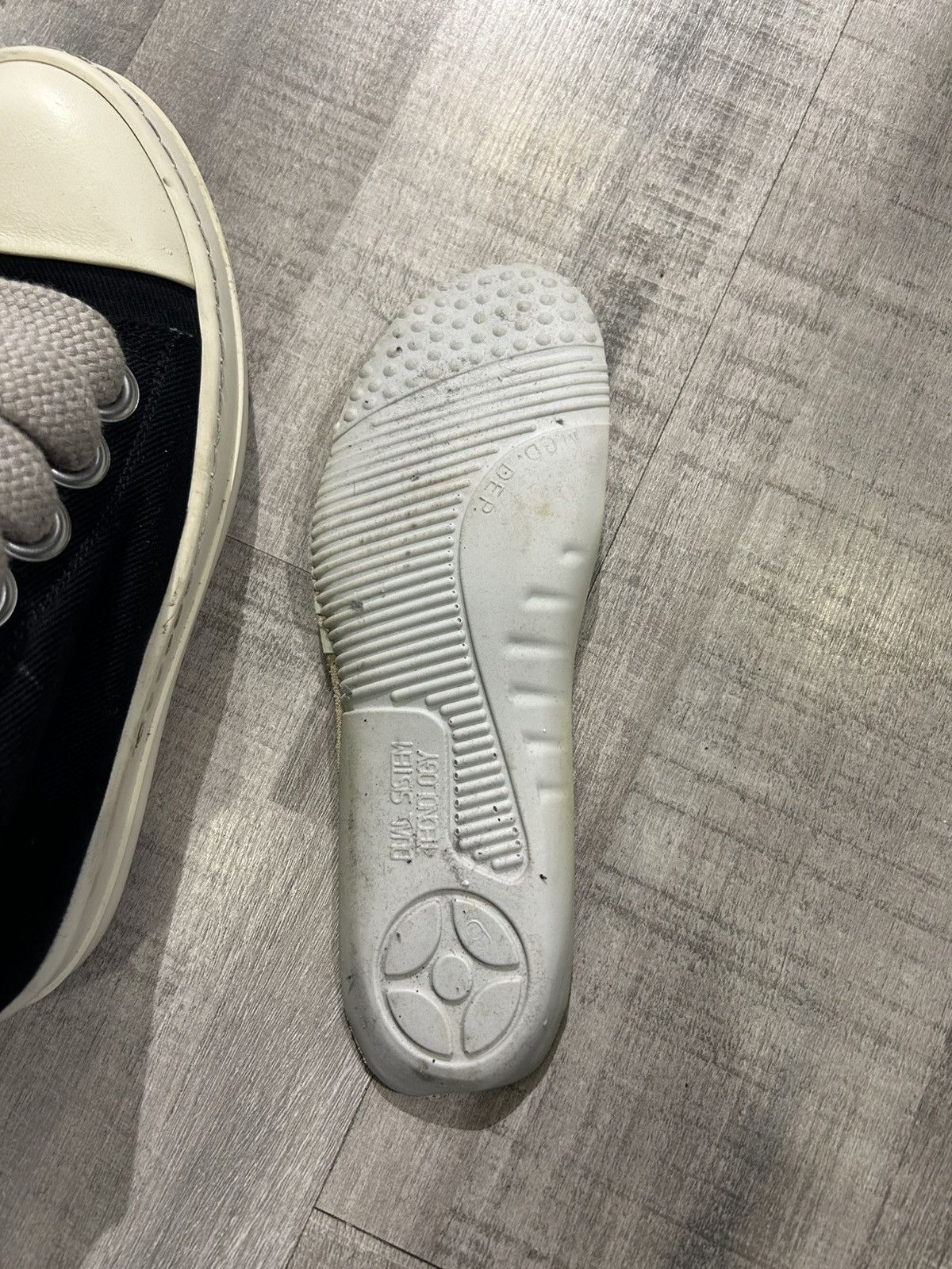 Rick Owens Drkshdw Rick Owen’s Drkshdw Canvas Jumbo Lace Low Sneakers Size US 5.5 / EU 38 - 10 Thumbnail