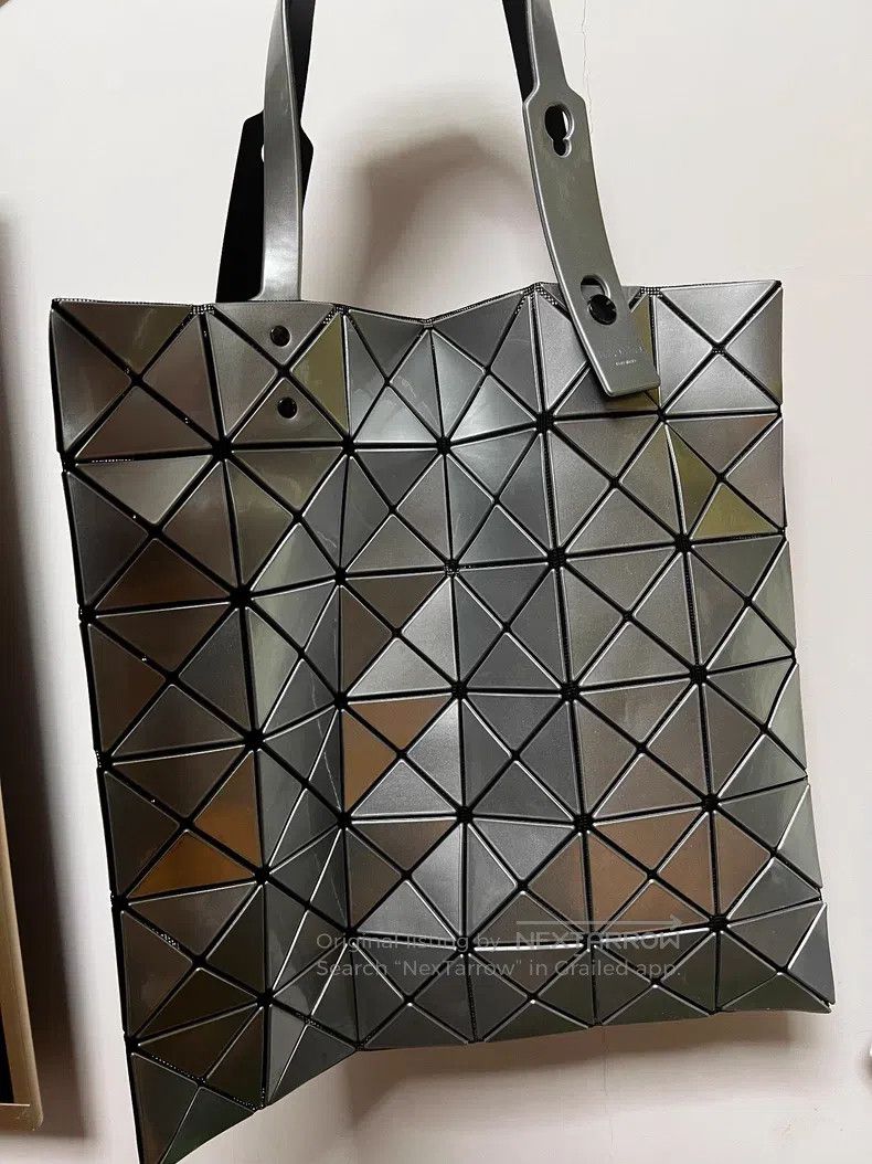 Issey Miyake Issey Miyake Silver Gray Shiny Six-Grid Tote Bag Size ONE SIZE - 3 Thumbnail