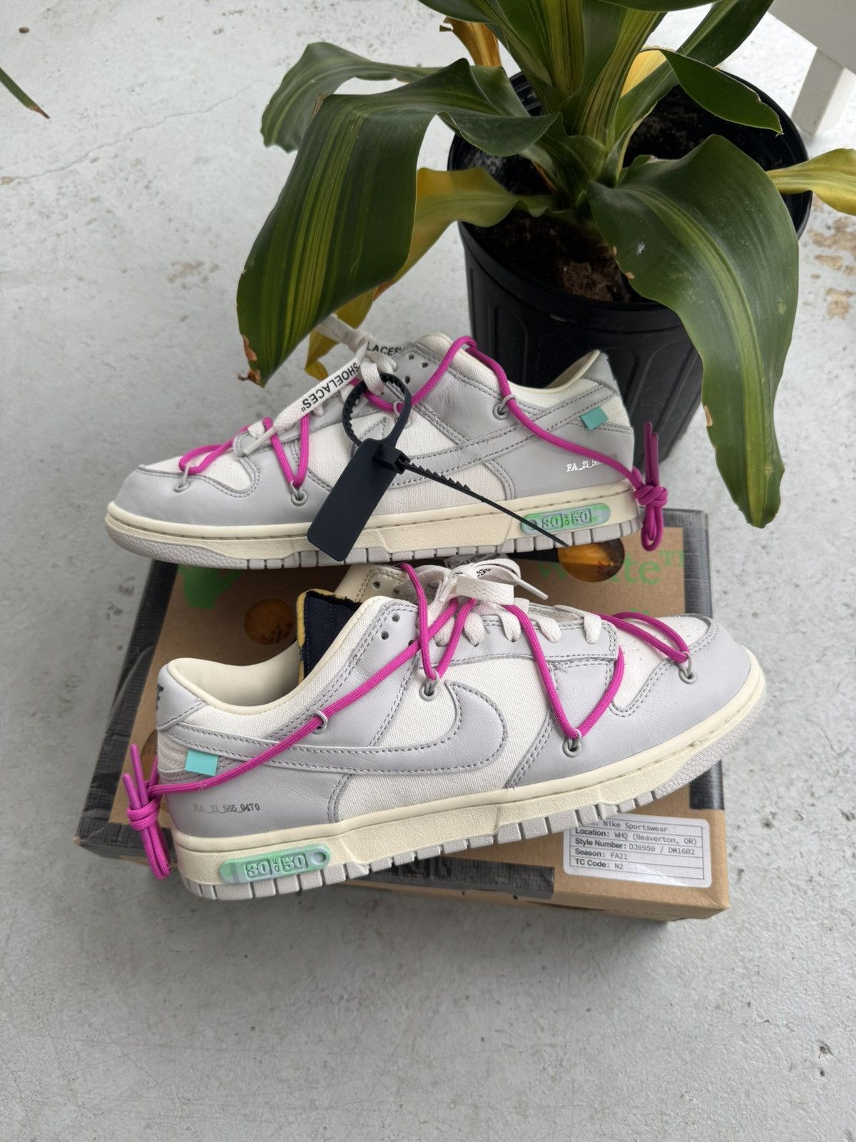 Nike OFF WHITE Nike Lot 30 Low Dunk Sneakers Size US 10 / EU 43 - 1 Thumbnail