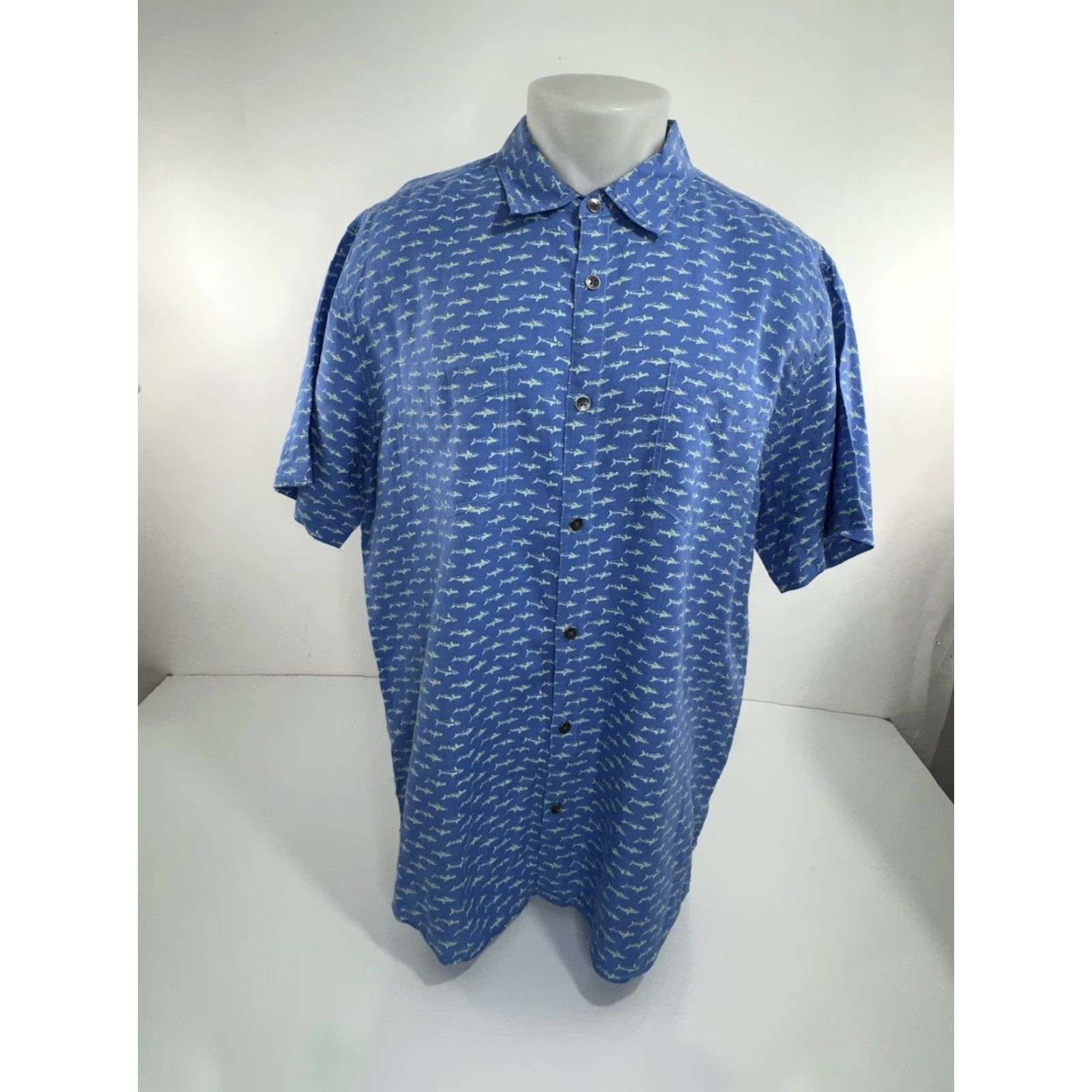 Carbon2Cobalt CARBON 2 COBALT LINEN Shark / Fish All Over XL Hawaiian Aloha Shirt Shirt Mens XL Blue Green Hawaiian 90s? (adjusted) Size US XL / EU 56 / 4 - 2 Thumbnail