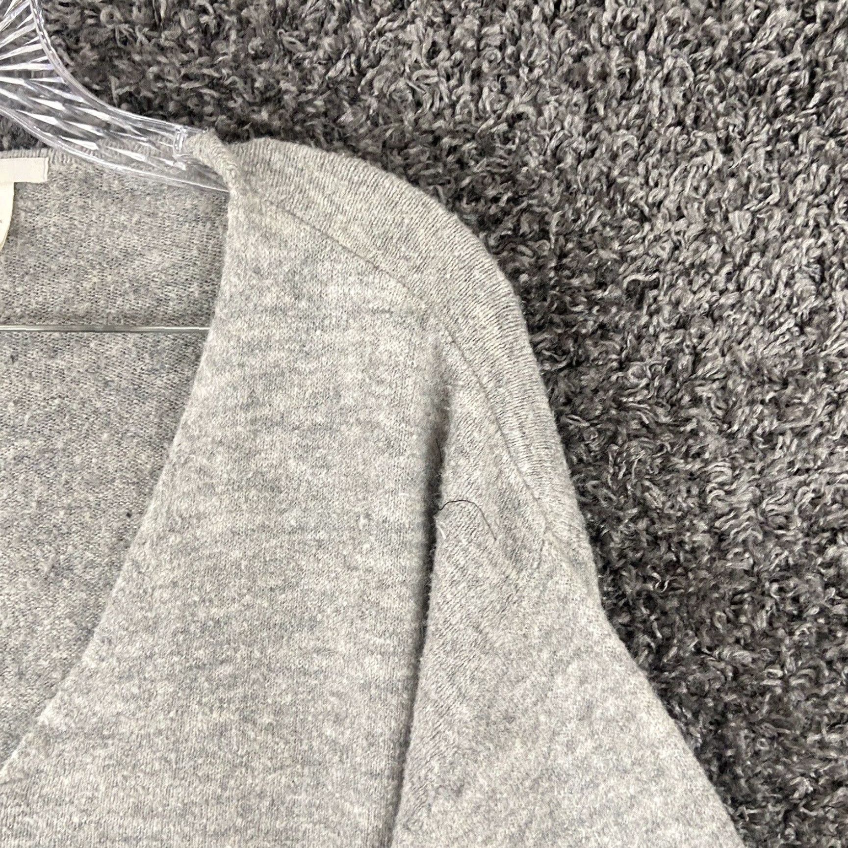 H&M H&M VINTAGE Gray Pullover Sweater Women’s Medium V-Neck Long Sleeve Size M / US 6-8 / IT 42-44 - 4 Thumbnail