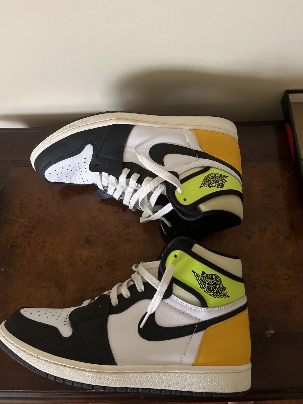 footlocker jordan 1 volt