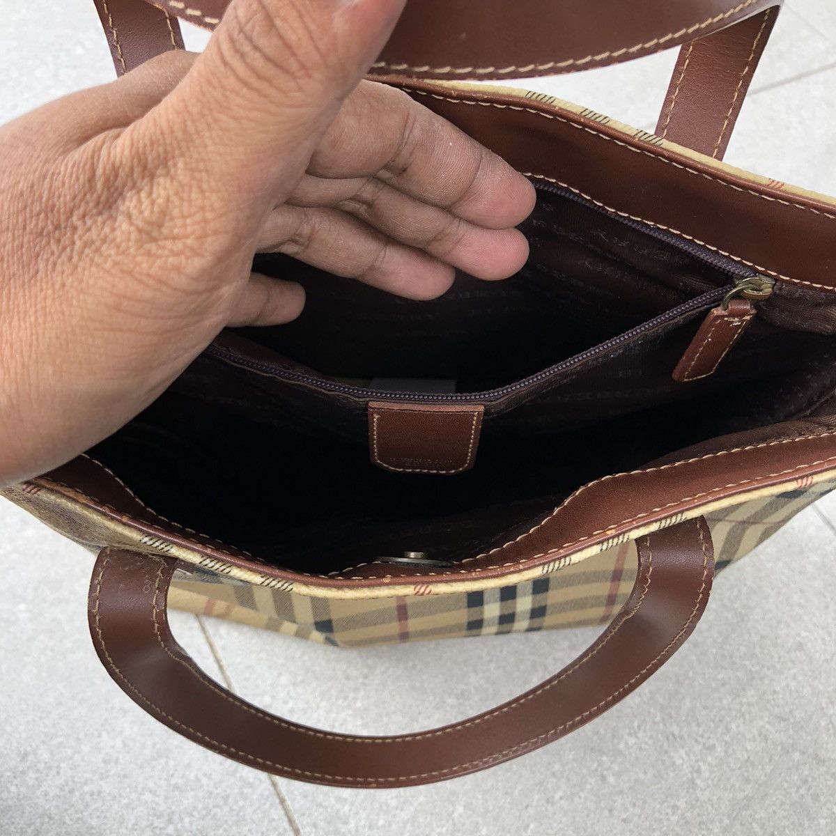 Burberry Burberry London Novacheck Shadow Horse Tote Handbag Size ONE SIZE - 6 Thumbnail