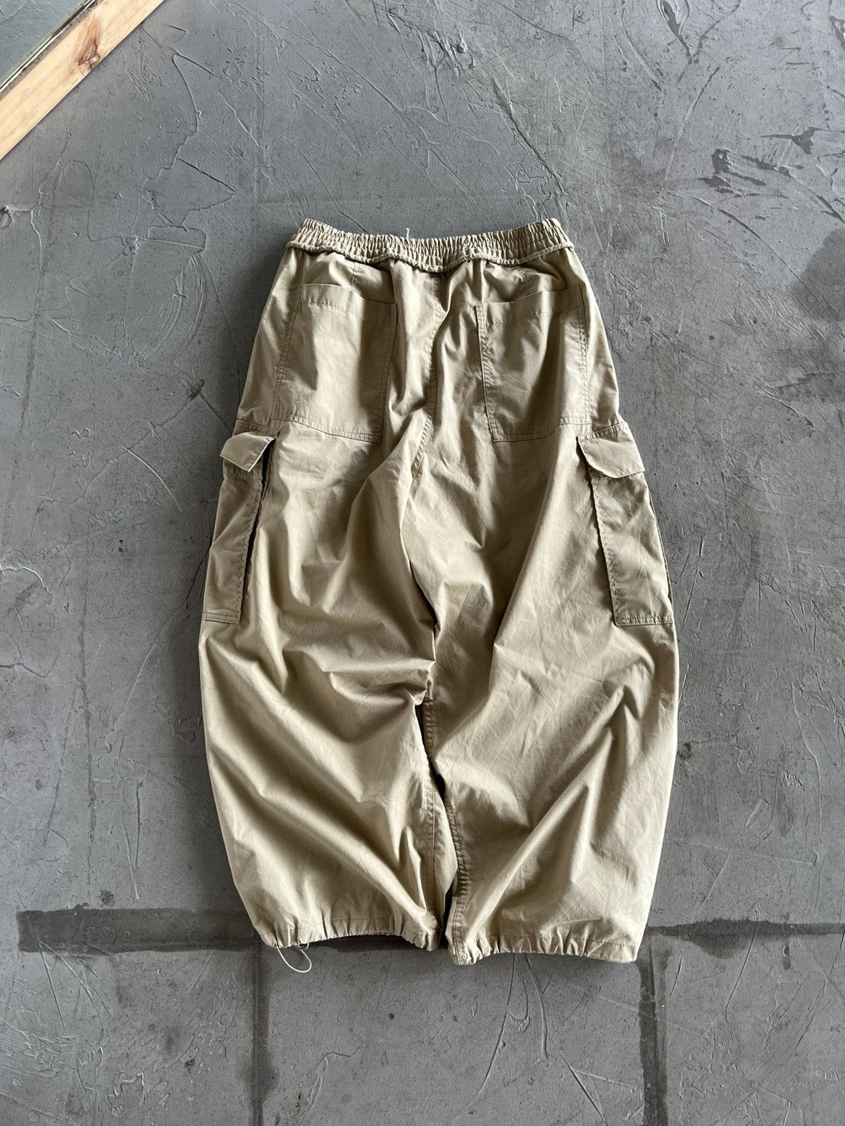GU × Japanese Brand × Yohji Yamamoto Gu Ballon Parachute Cargo Yohji Yamamoto Style Pants Size US 34 / EU 50 - 2 Thumbnail