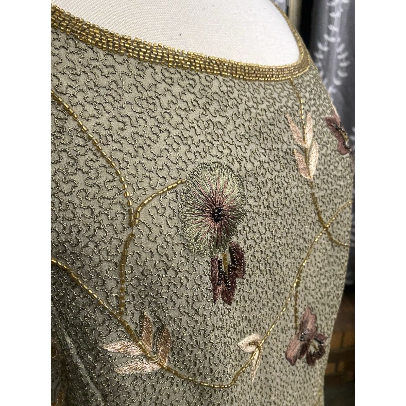 Adrianna Papell VINTAGE Adrianna Papell Blouse Women's Sleeveless Top 100% Silk Beaded Floral Size 16 Beige Round Neck Size XXL / US 16-18 / IT 52-54 - 4 Thumbnail