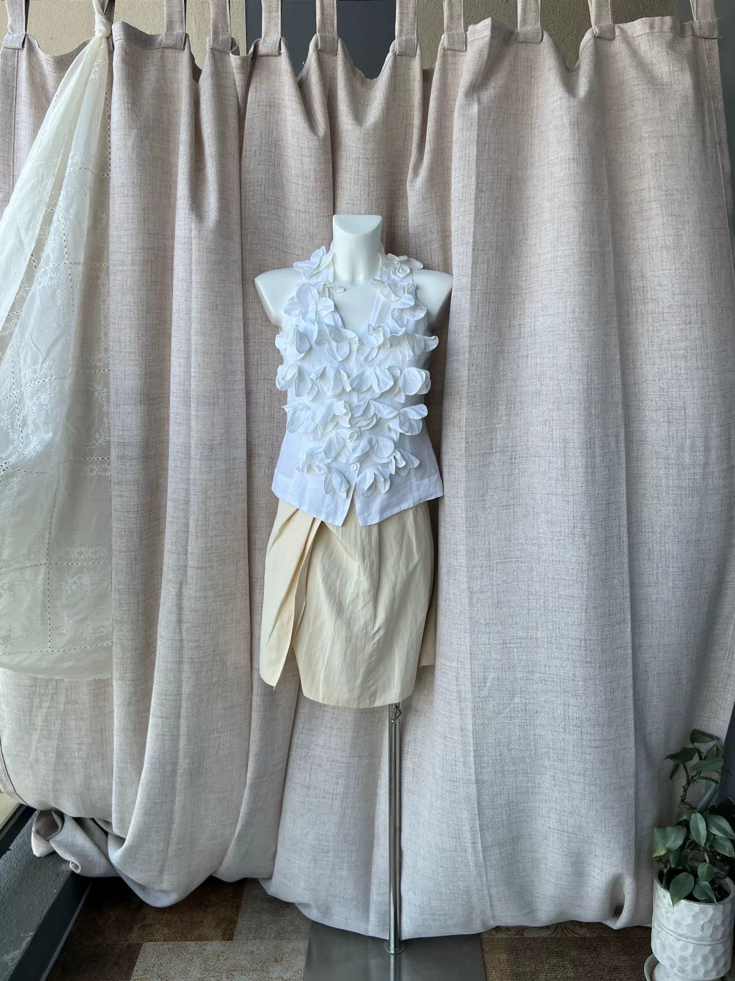 IENKI IENKI NARACAMICIE White 3D Floral Linen Vest Size XS / US 0-2 / IT 36-38 - 1 Thumbnail