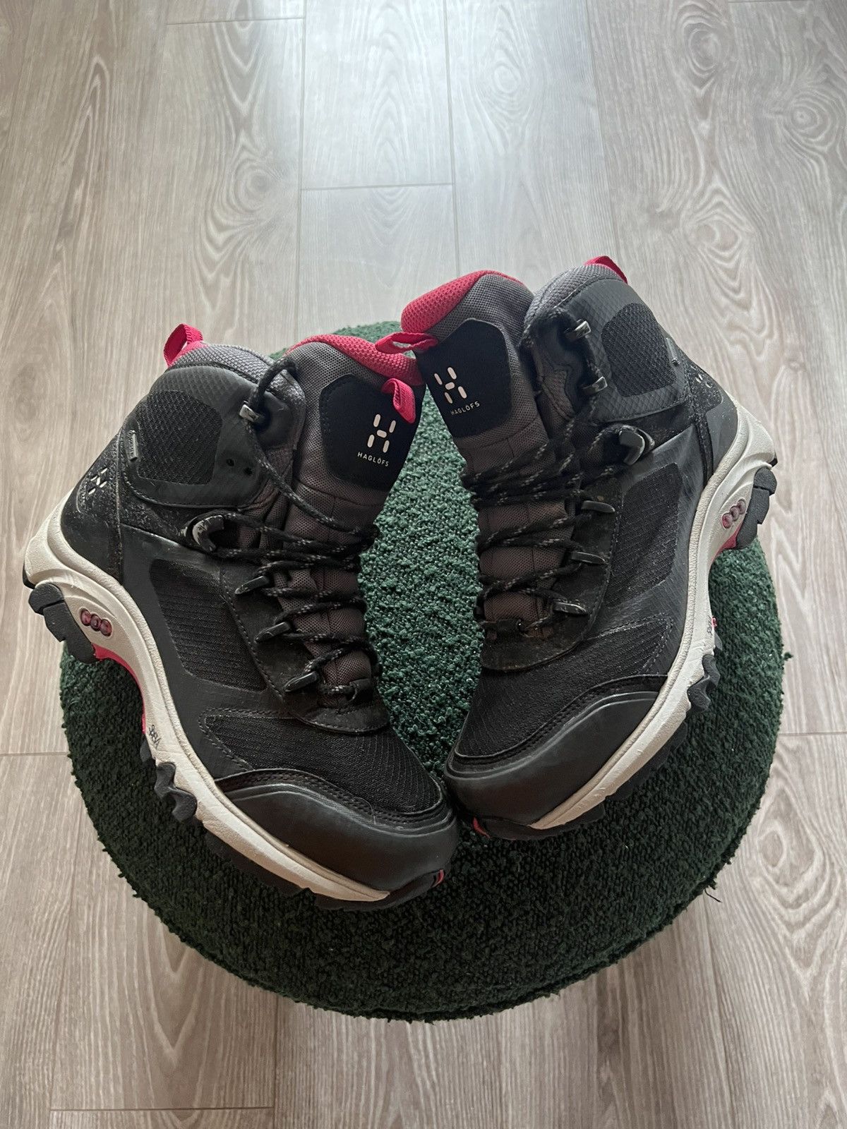 Asics × Goretex × Haglofs ‼️Haglofs x Asics Gel Observe Hi Q GT Wtprf Black/Pink Boots‼️ Size US 7 / IT 37 - 2 Thumbnail