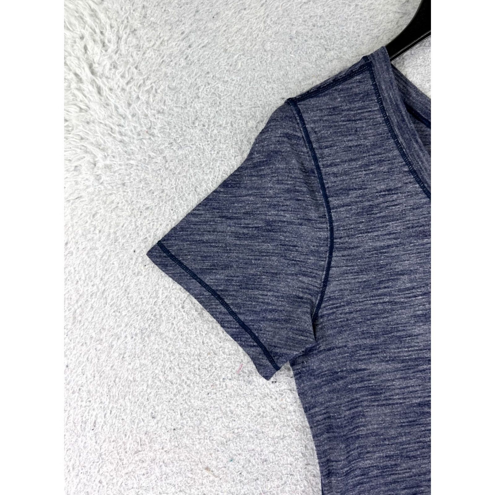Lululemon Lululemon Shirt Women 6 Blue Intensi-Tee Luon Light Short Sleeve Gym Workout Shirt Womens 6 Blue Intensi-Tee Luon Light Short Sleeve Gym Workout Size M / US 6-8 / IT 42-44 - 3 Thumbnail