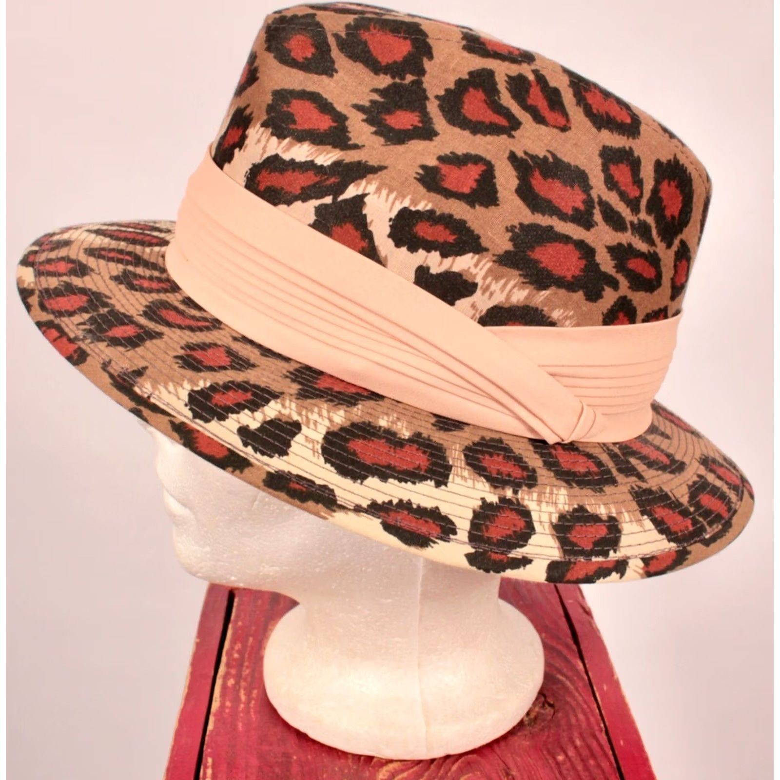 Vintage Mens Harcfield Vintage Fedora 70s Beige & Red Leopard Print - XS Size - Cotton Hat Size ONE SIZE - 3 Thumbnail