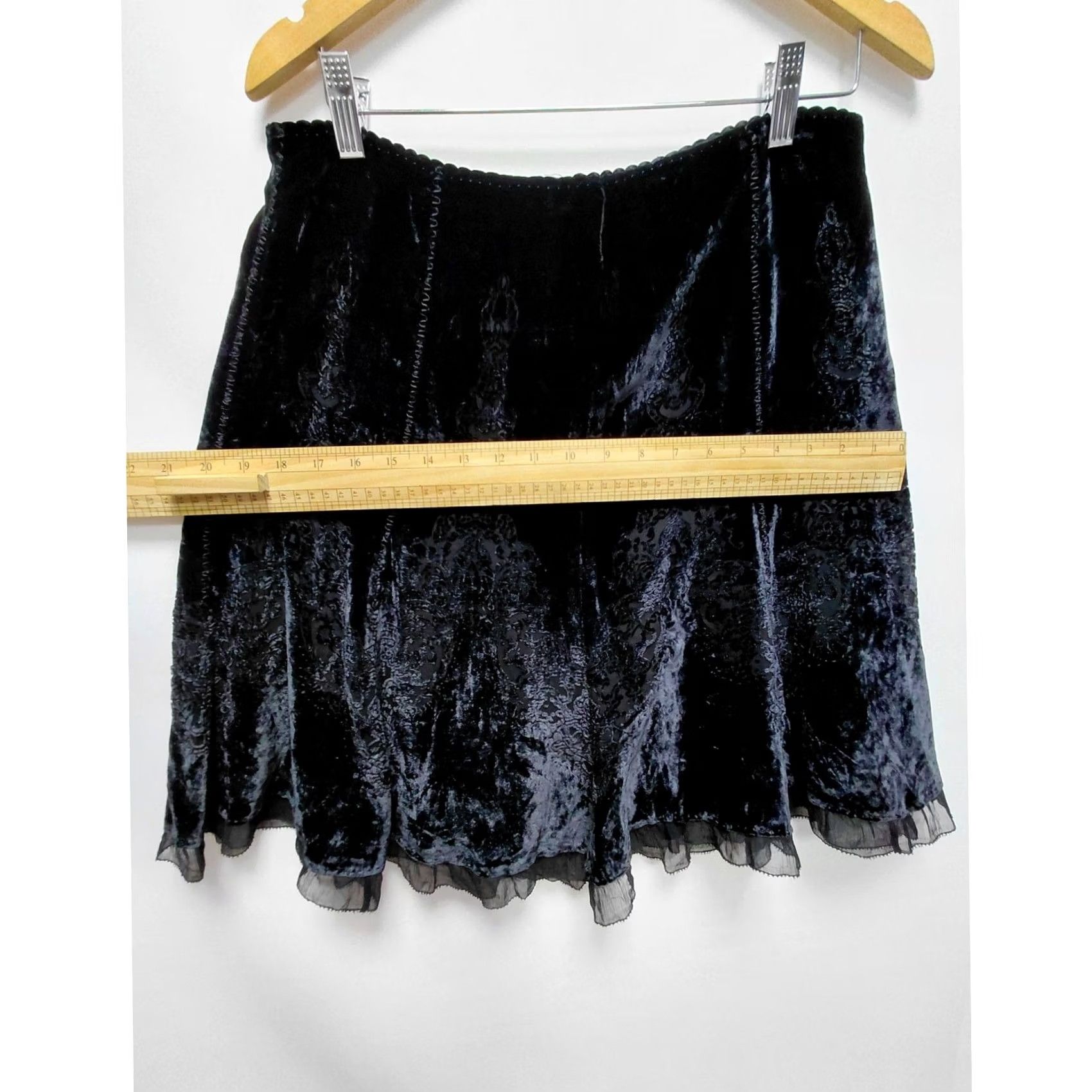 Elie Tahari Elie Tahari Velvet Skirt Black Solid Lined Size M Women Size 32" / US 10 / IT 46 - 6 Thumbnail