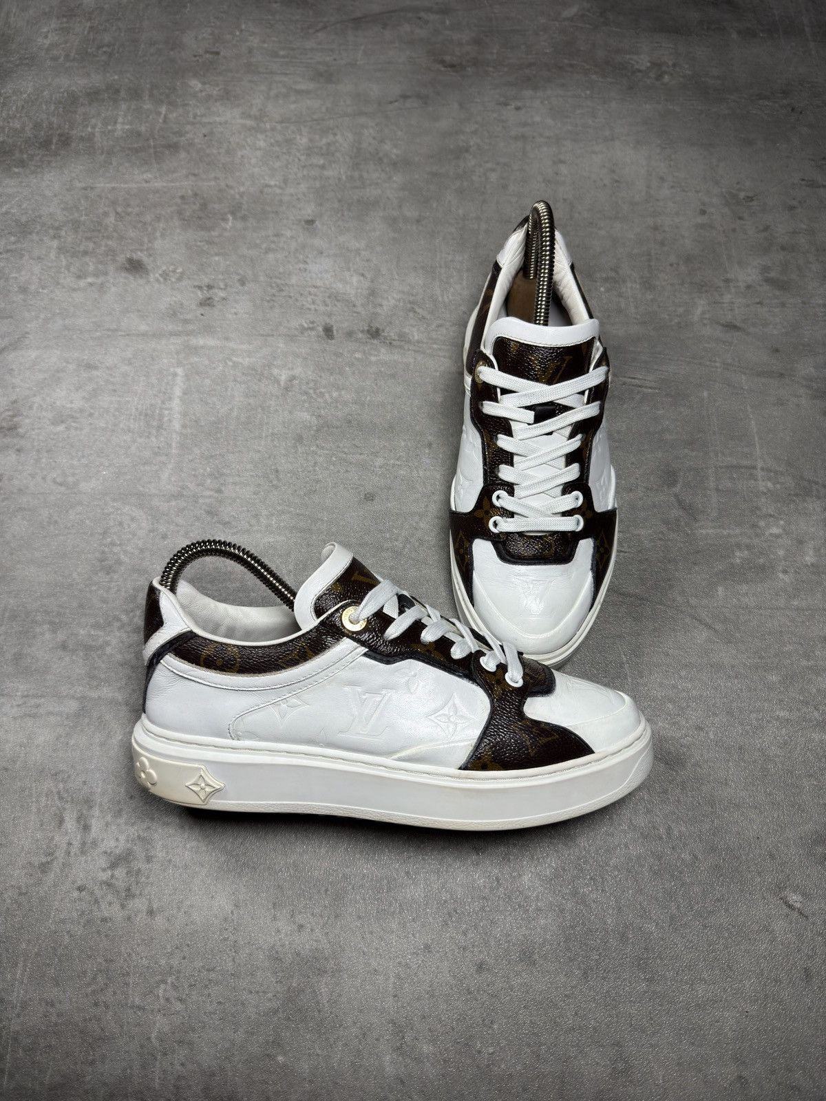 Louis Vuitton Louis Vuitton Rivoli / Monogram Low-Top Sneakers White Brown Size US 5.5 / EU 38 - 3 Thumbnail