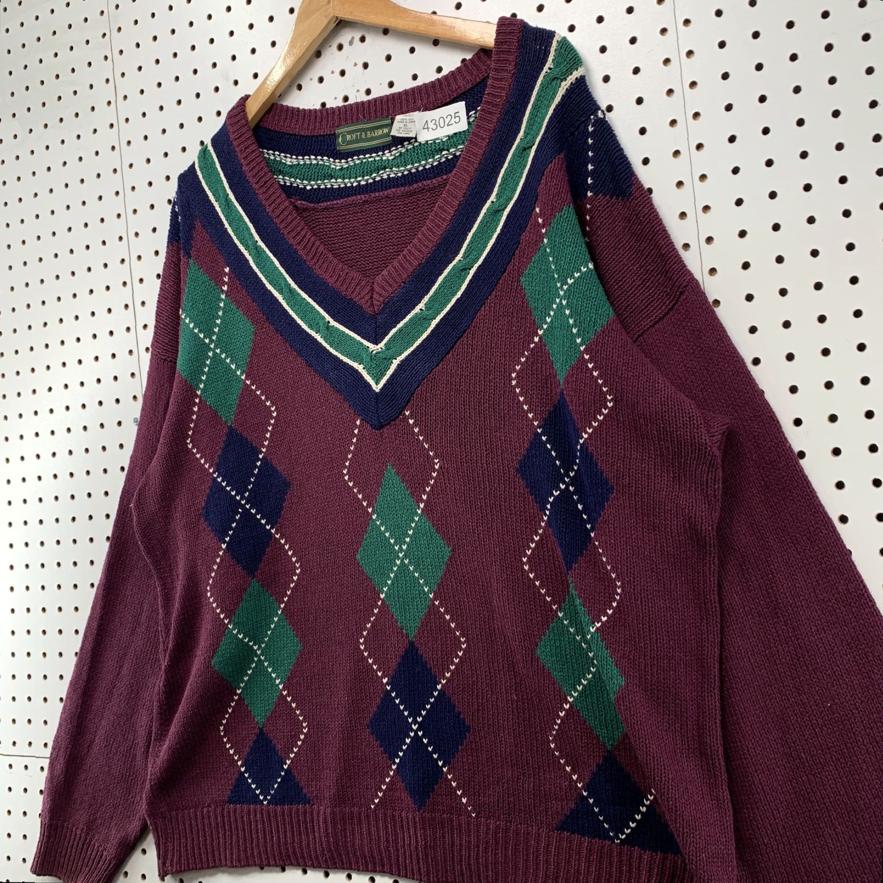 Croft & Barrow VINTAGE Croft & Barrow Argyle Knit Sweater XL Men 100% Silk Red Maroon Green V-Neck Pullover Knit Shirt/ Sweater Mens XL Red Argyle 90s Size US XL / EU 56 / 4 - 7 Thumbnail