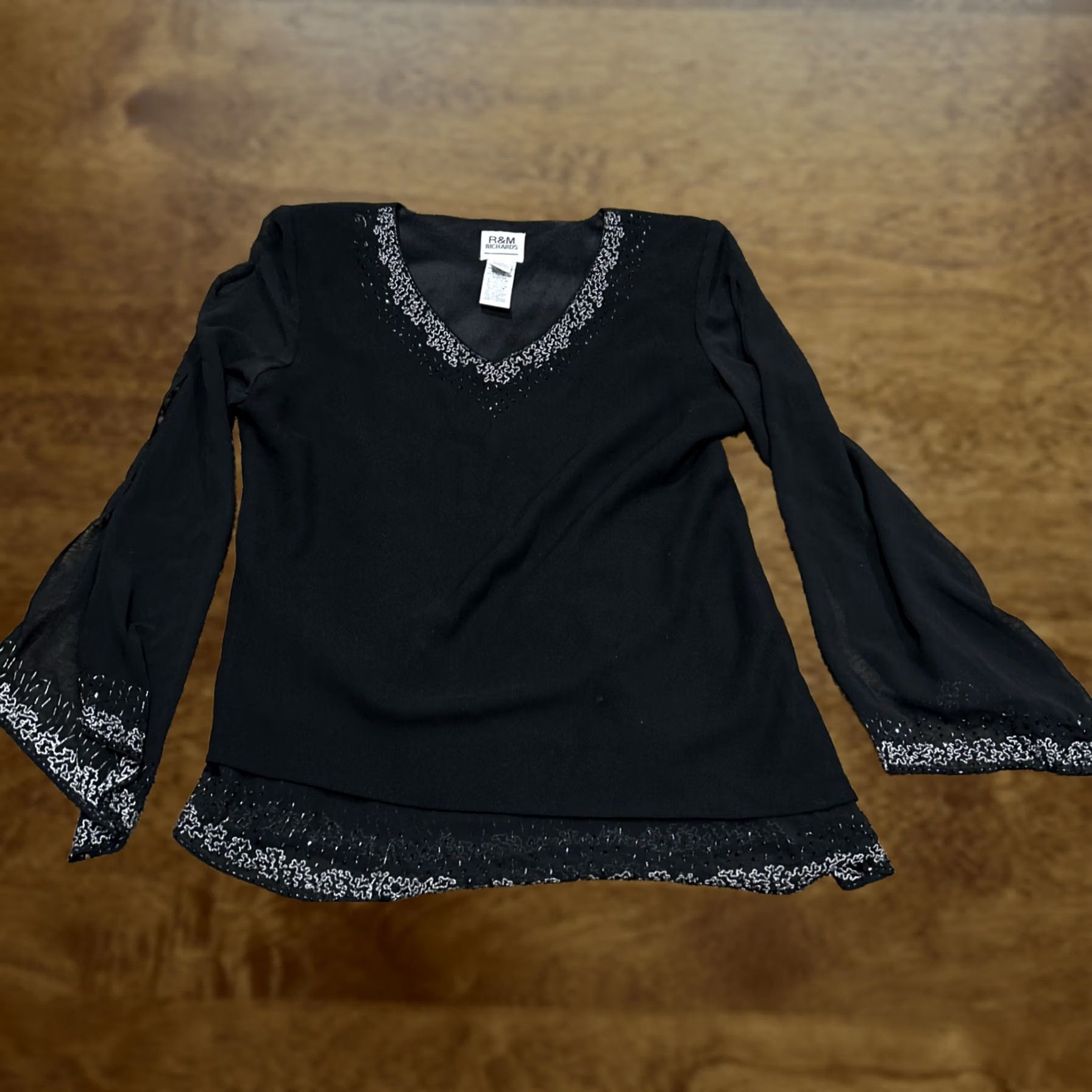 Vintage R&M Richards Blouse Tunic Women’s 12 Black Beaded Long Sleeve V-Neck Polyester Vintage: No (adjusted per rules?) Size XL / US 12-14 / IT 48-50 - 1 Thumbnail